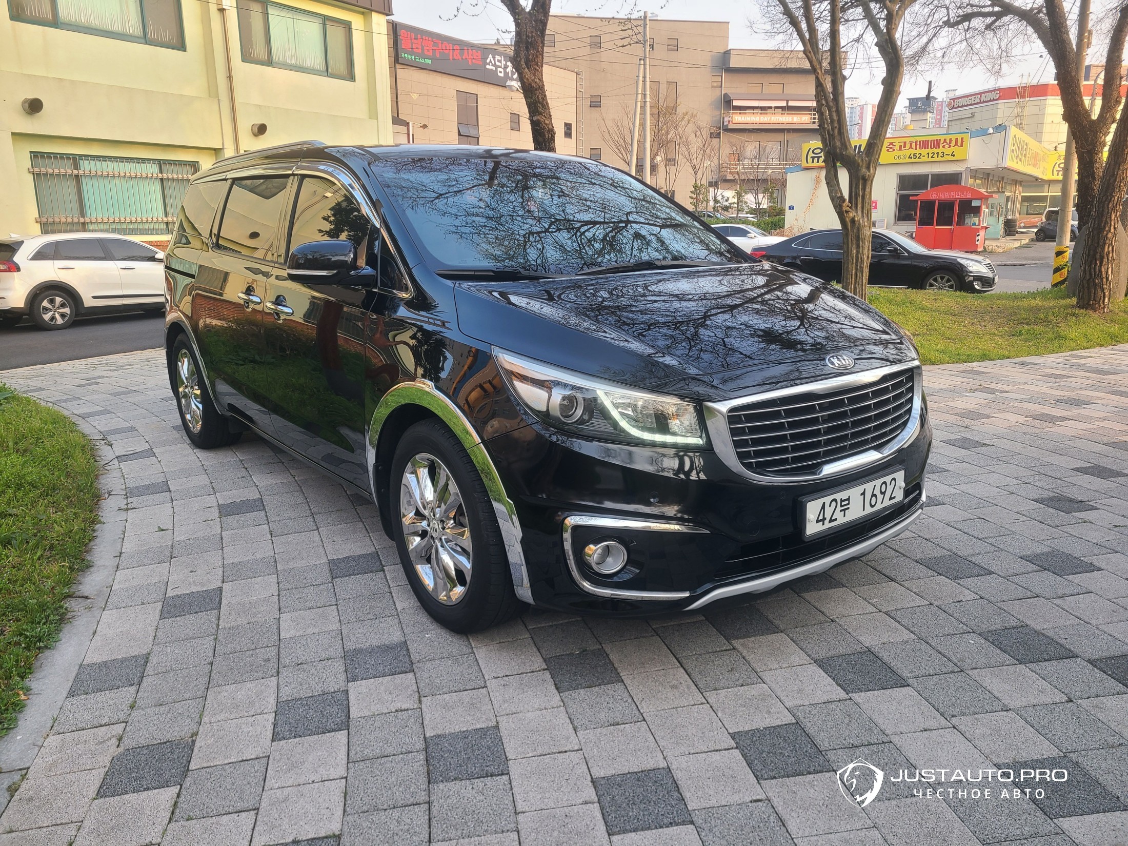 Автомобиль Kia Canival
