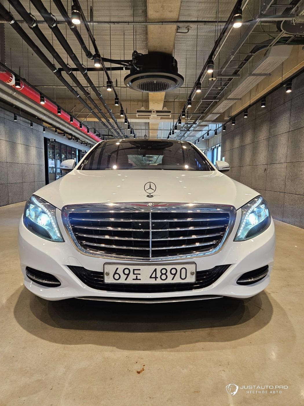 Автомобиль Mercedes-Benz S-Class