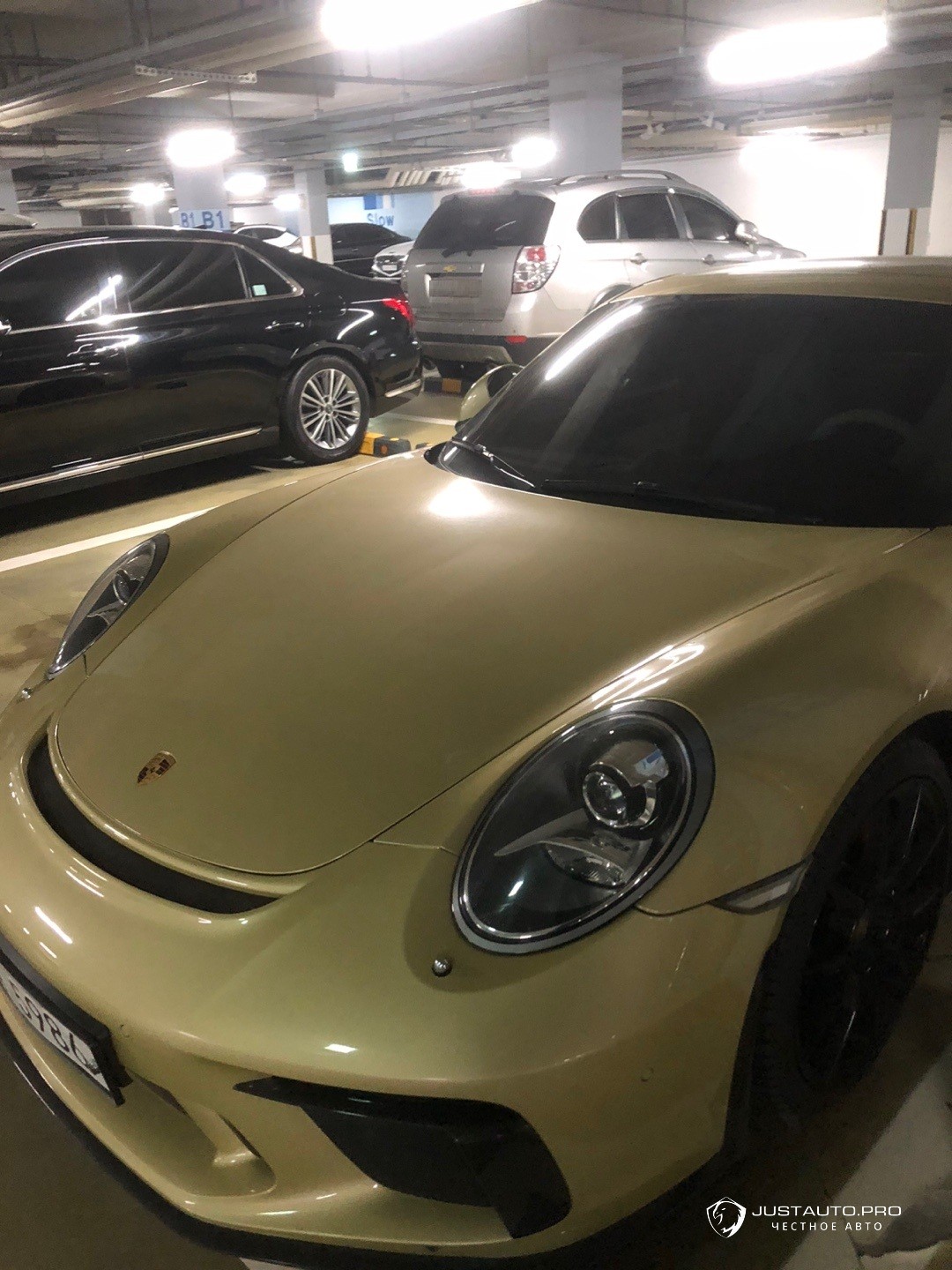 Автомобиль Porsche 911