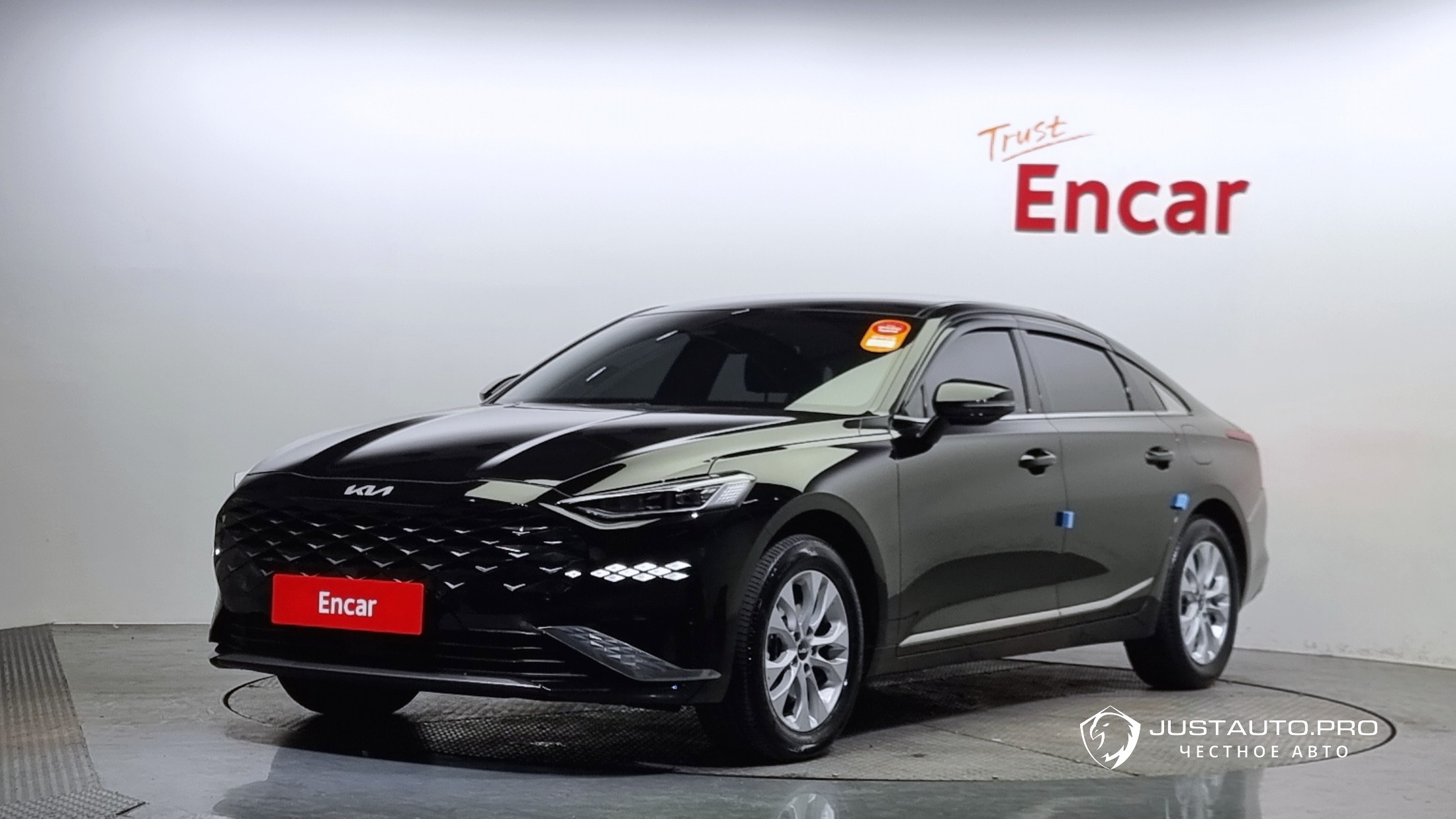 Автомобиль Kia K8