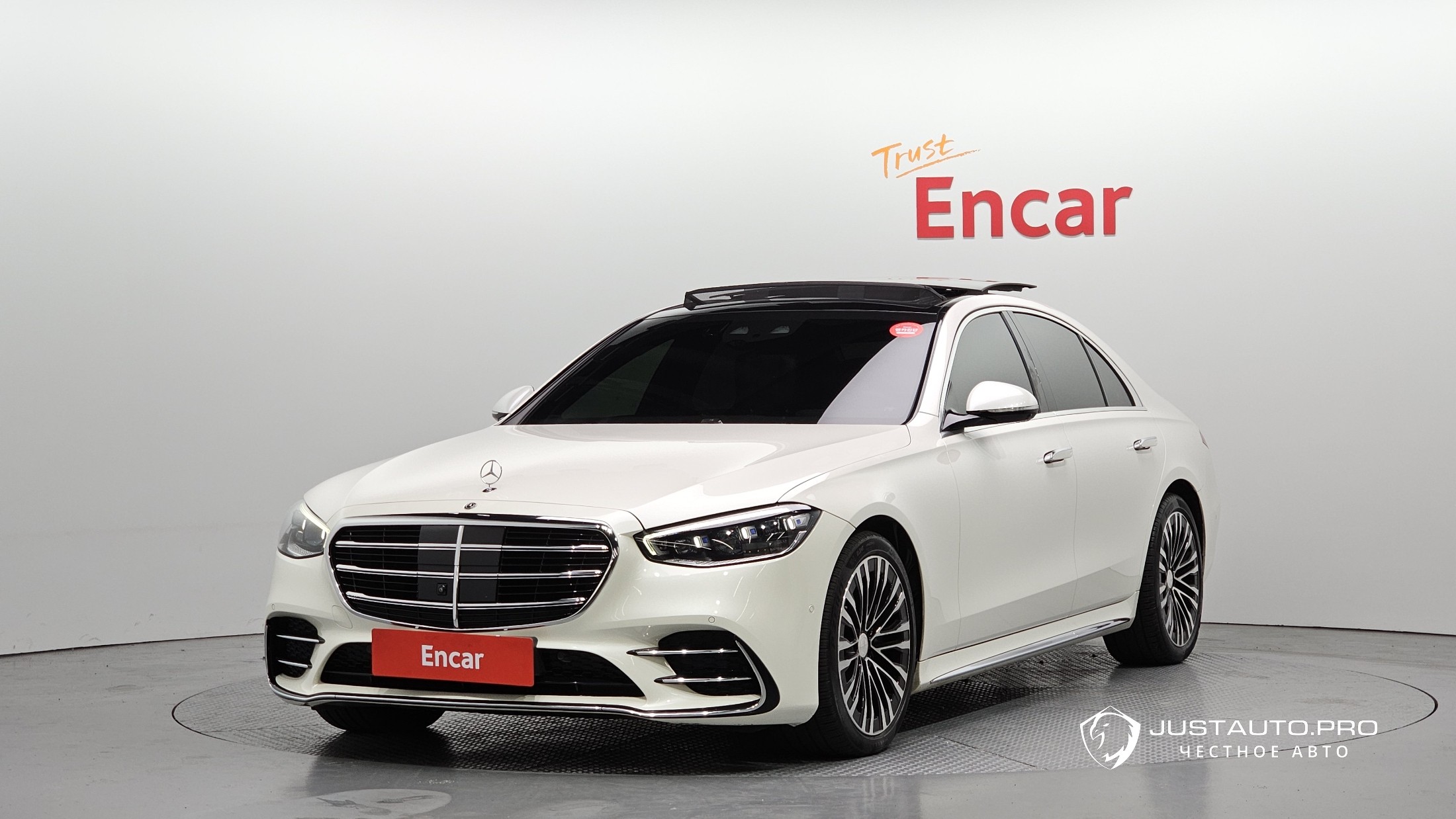 Автомобиль Mercedes-Benz S-Class