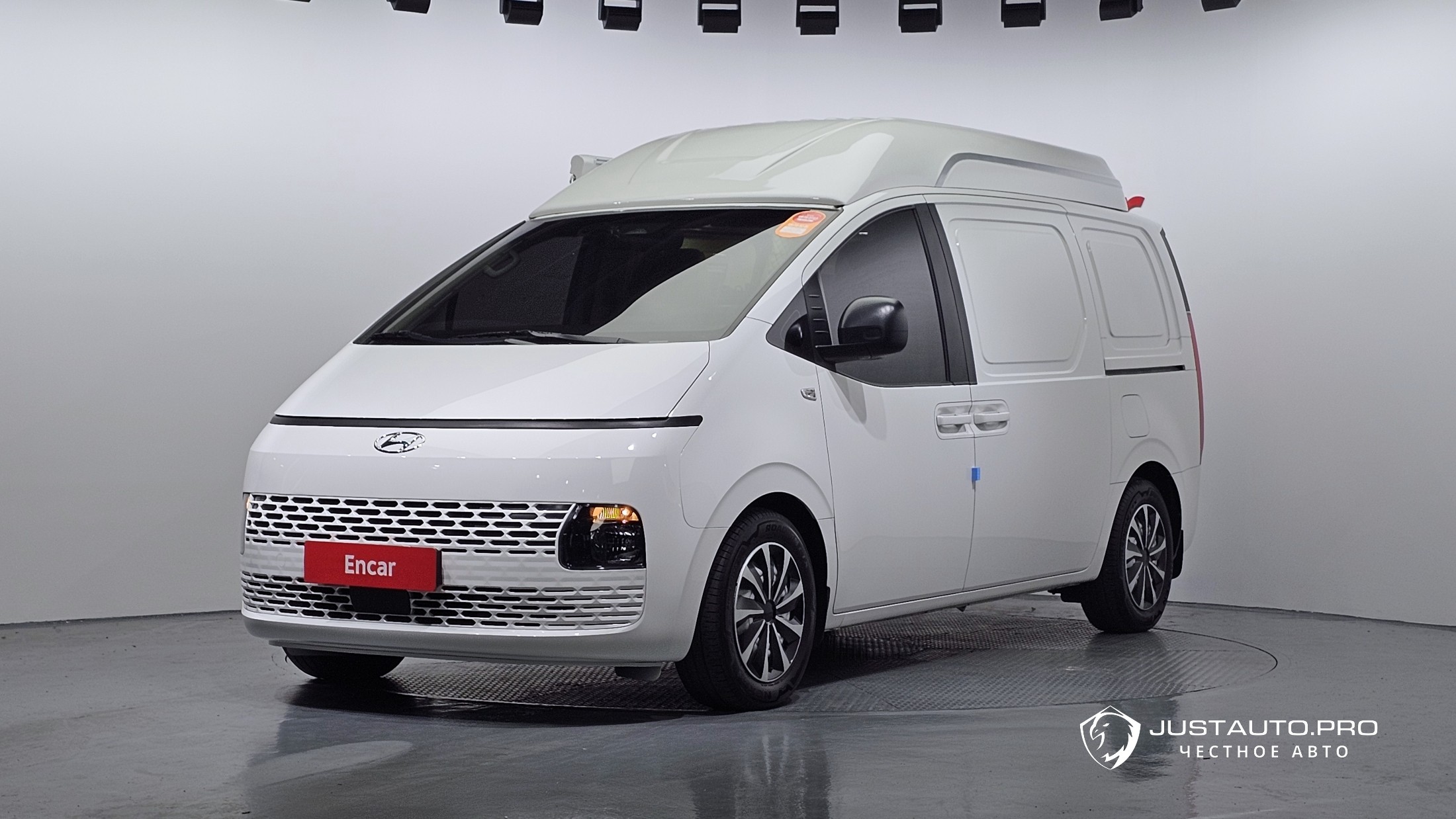 Автомобиль Hyundai Staria