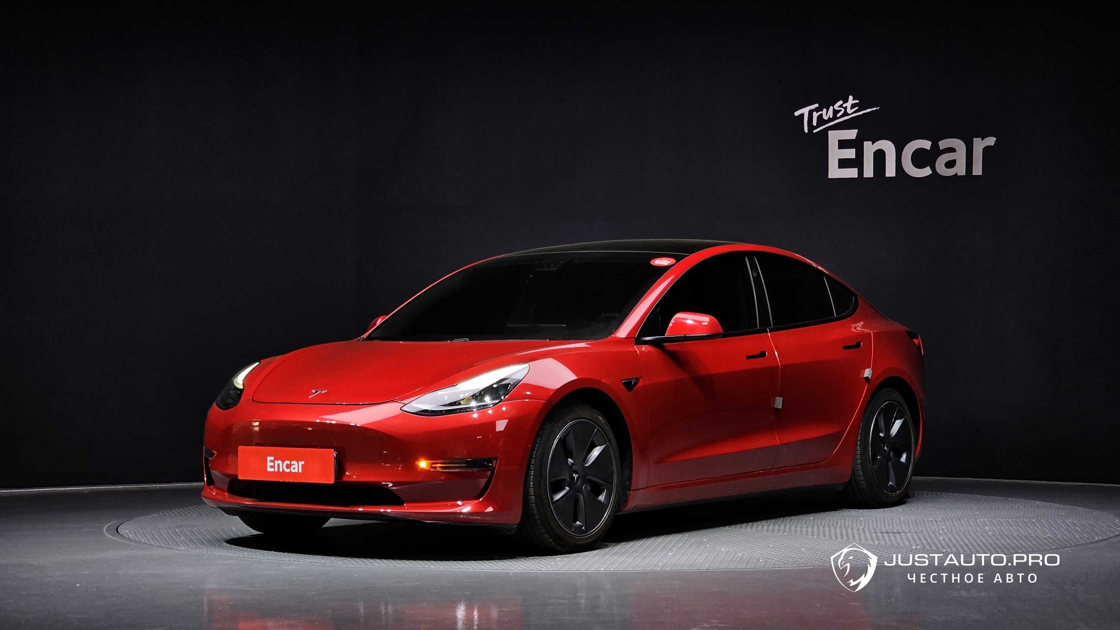 Автомобиль Tesla Model 3