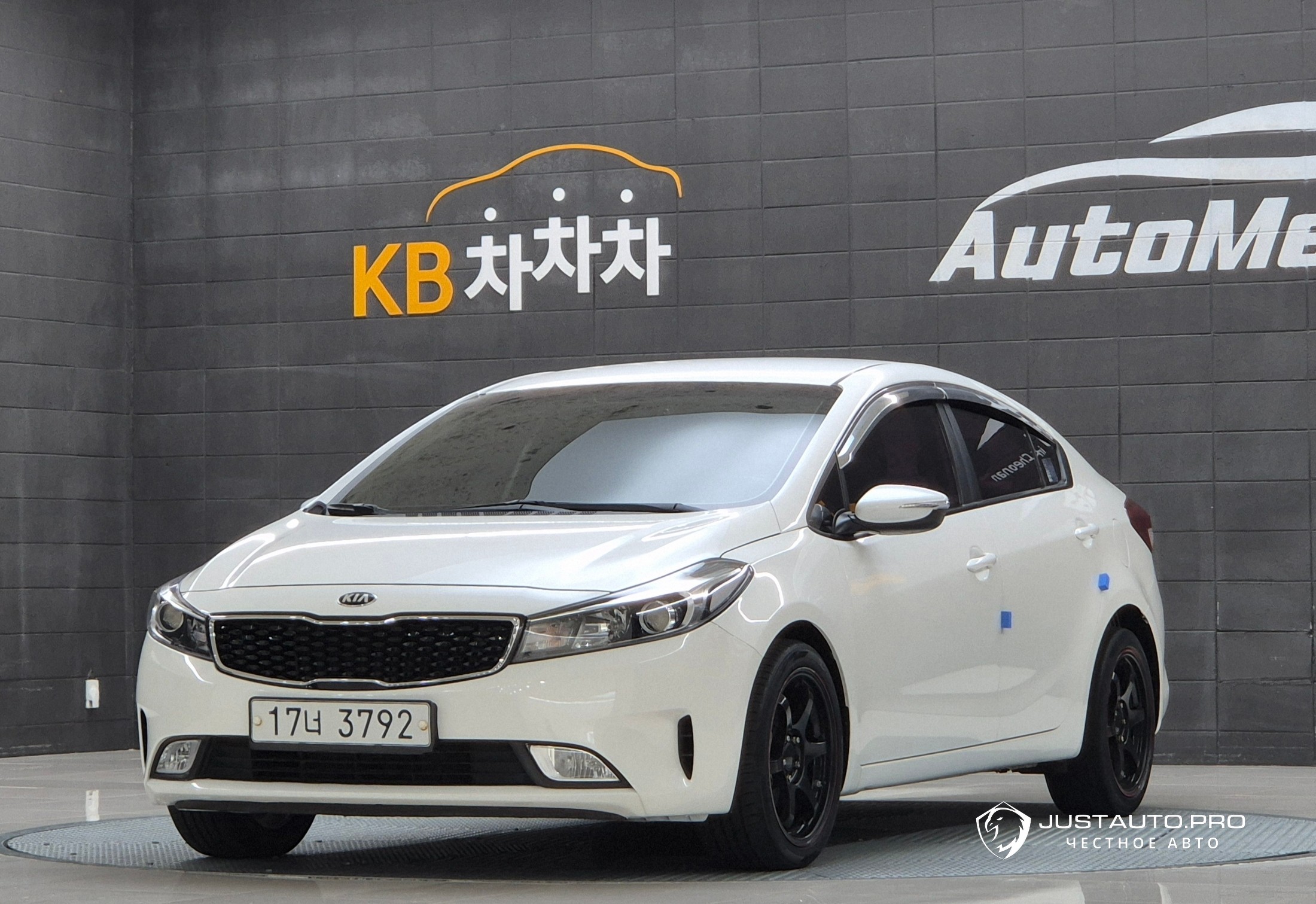 Автомобиль Kia K3