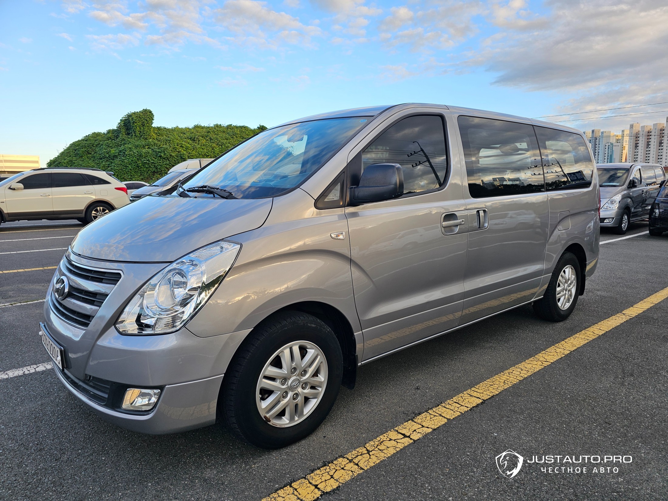 Автомобиль Hyundai Starex