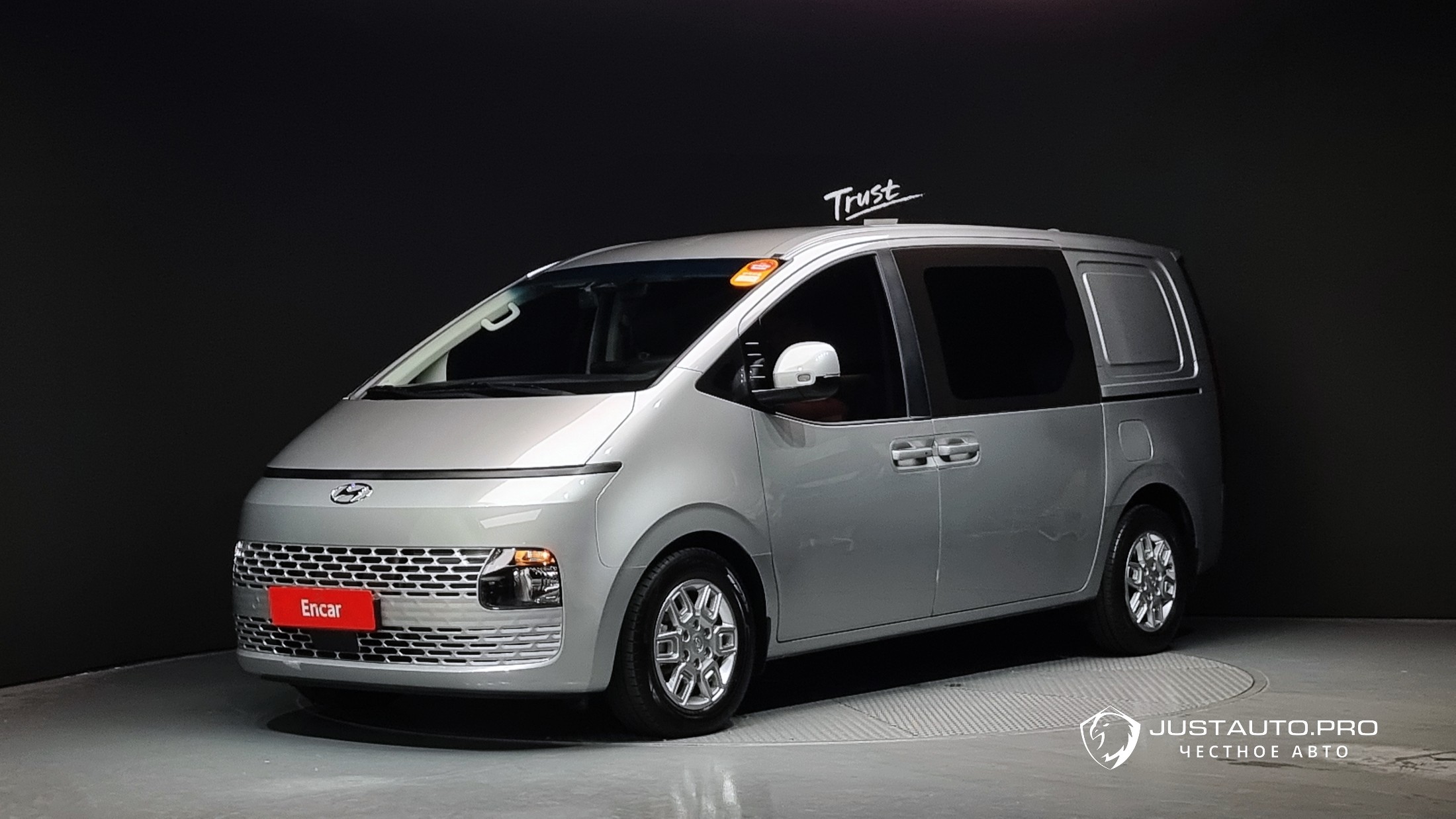 Автомобиль Hyundai Staria