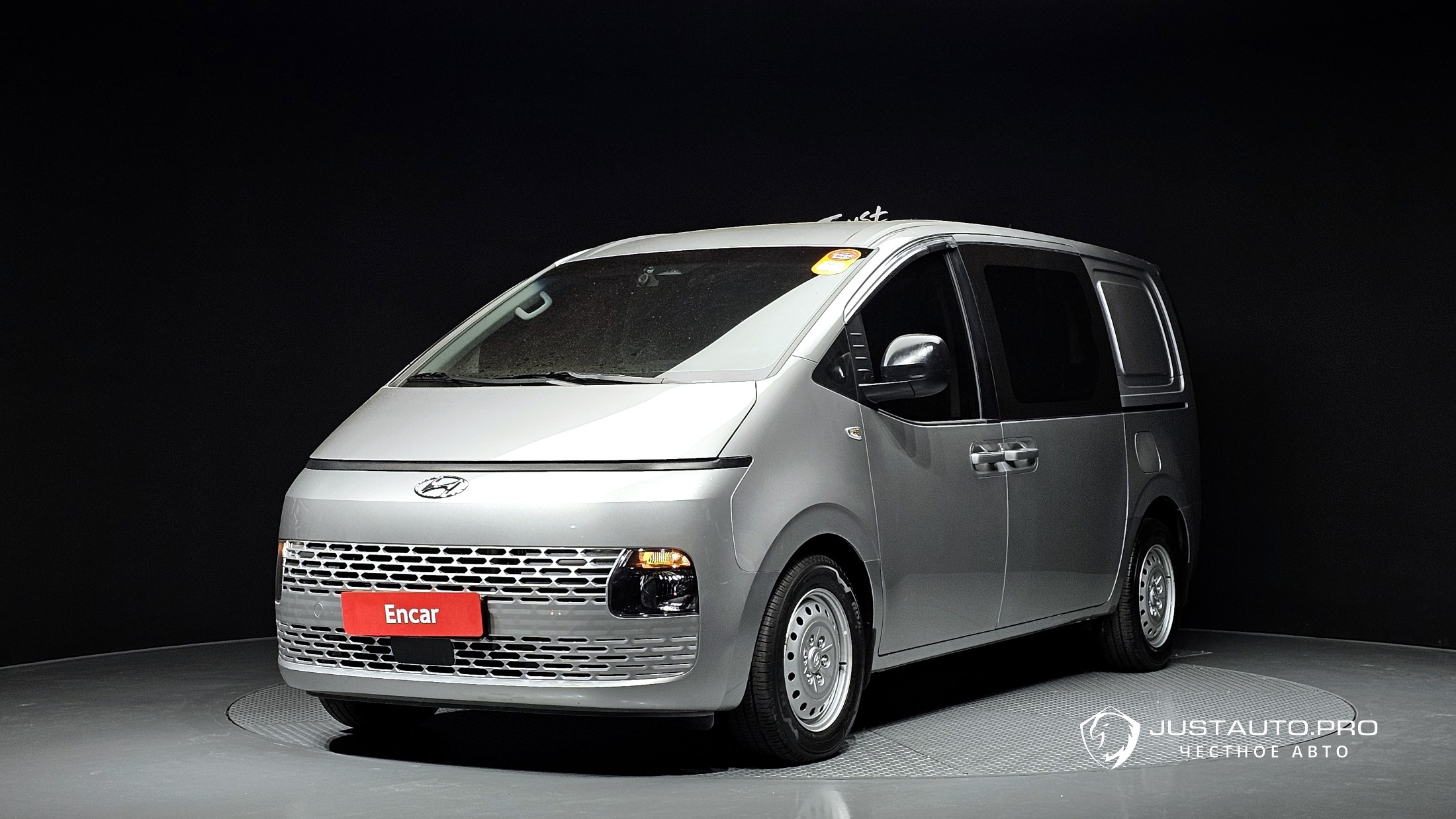 Автомобиль Hyundai Staria