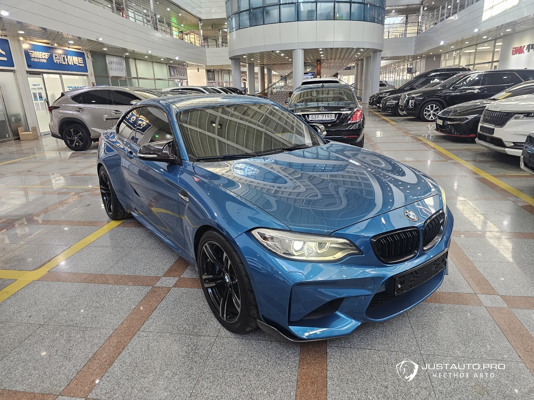 Автомобиль BMW M2
