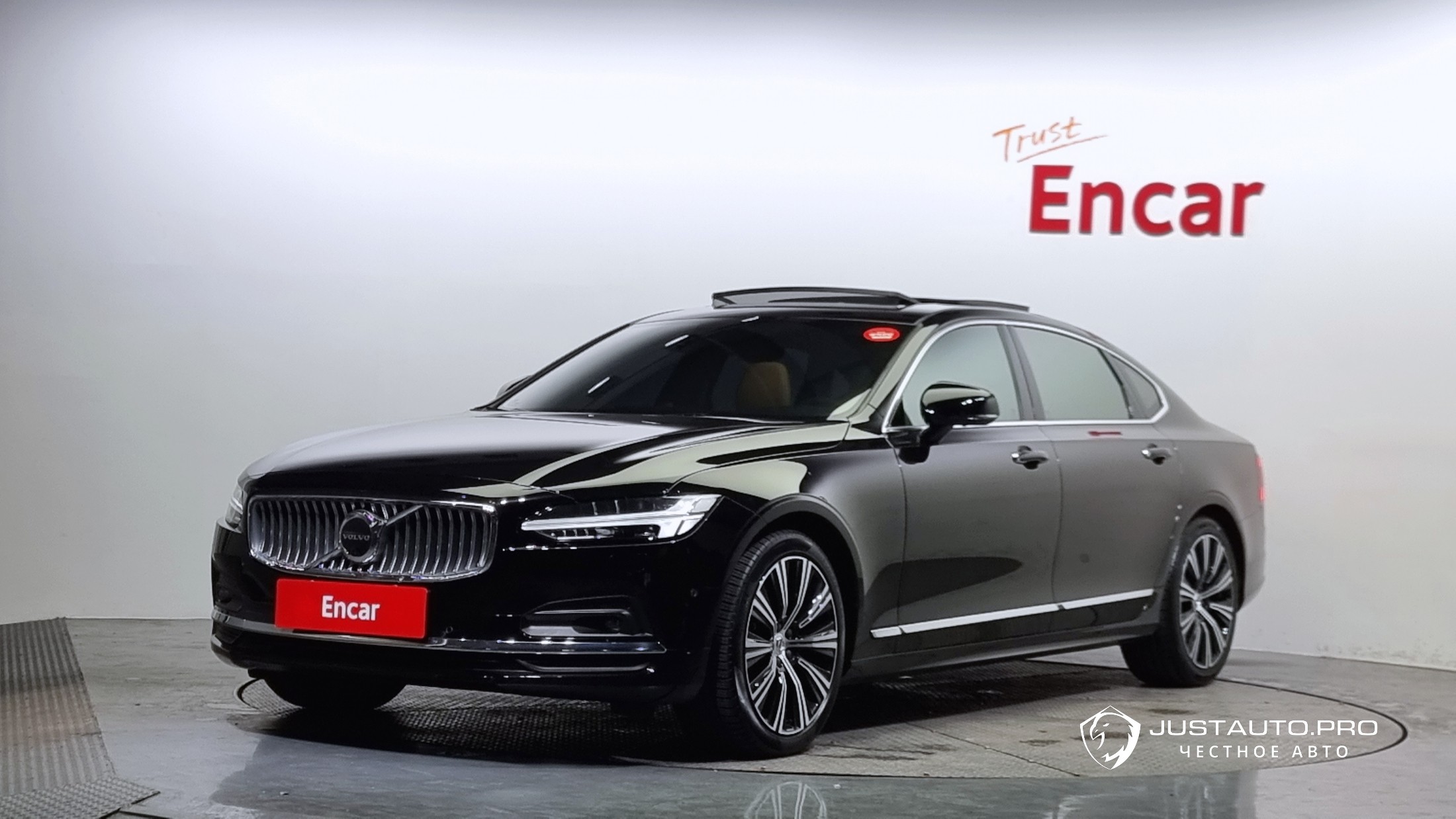 Автомобиль Volvo S90