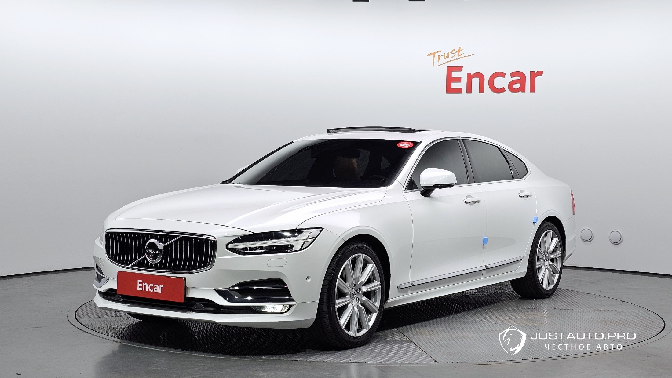 Автомобиль Volvo S90