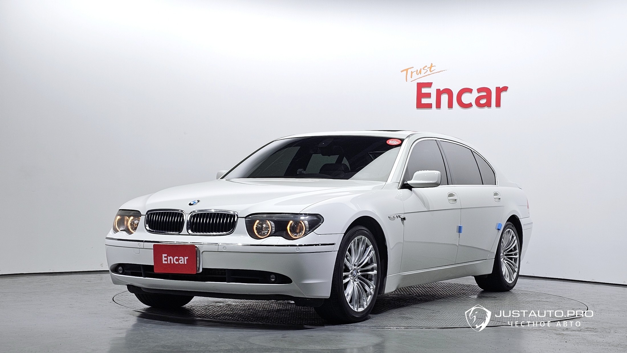 Автомобиль BMW 7-Series