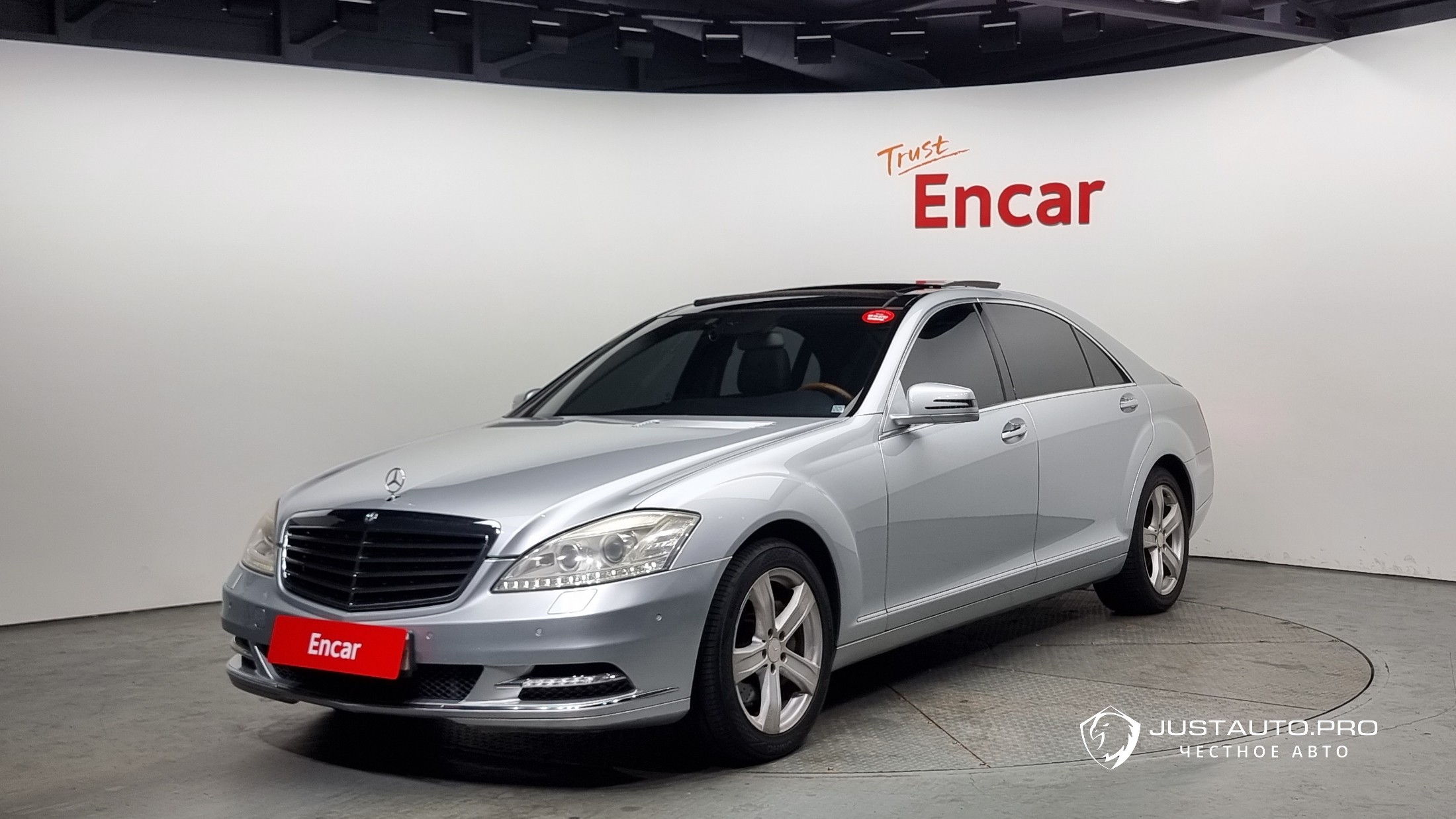 Автомобиль Mercedes-Benz S-Class