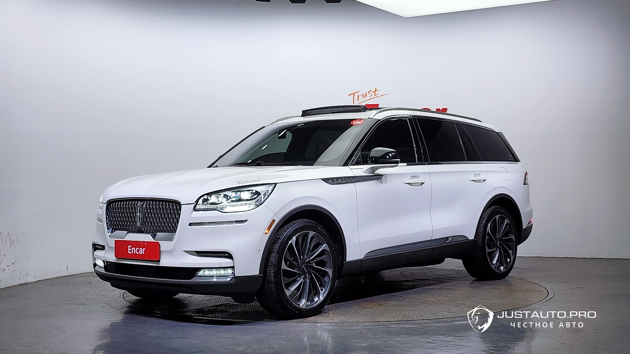 Автомобиль Lincoln Aviator