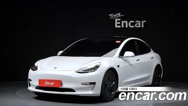Автомобиль Tesla Model 3