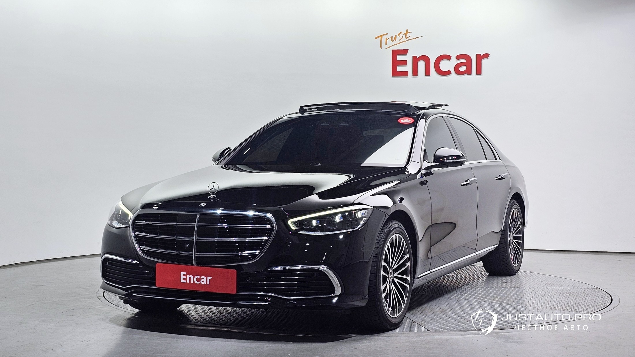 Автомобиль Mercedes-Benz S-Class