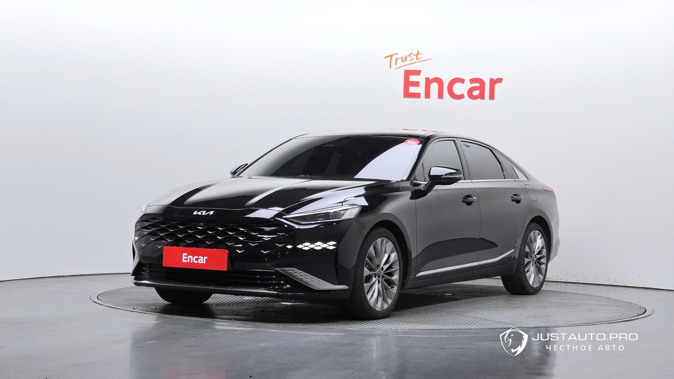 Автомобиль Kia K8