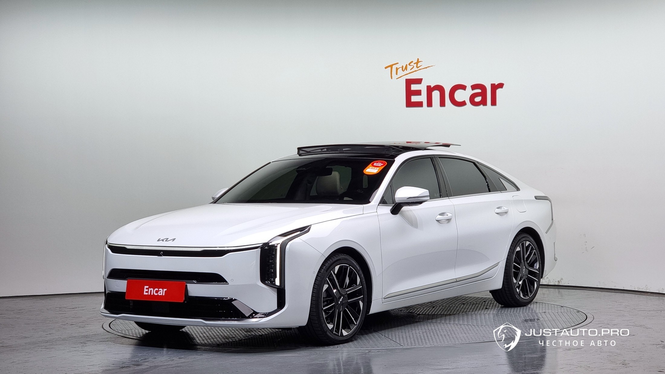 Автомобиль Kia K8
