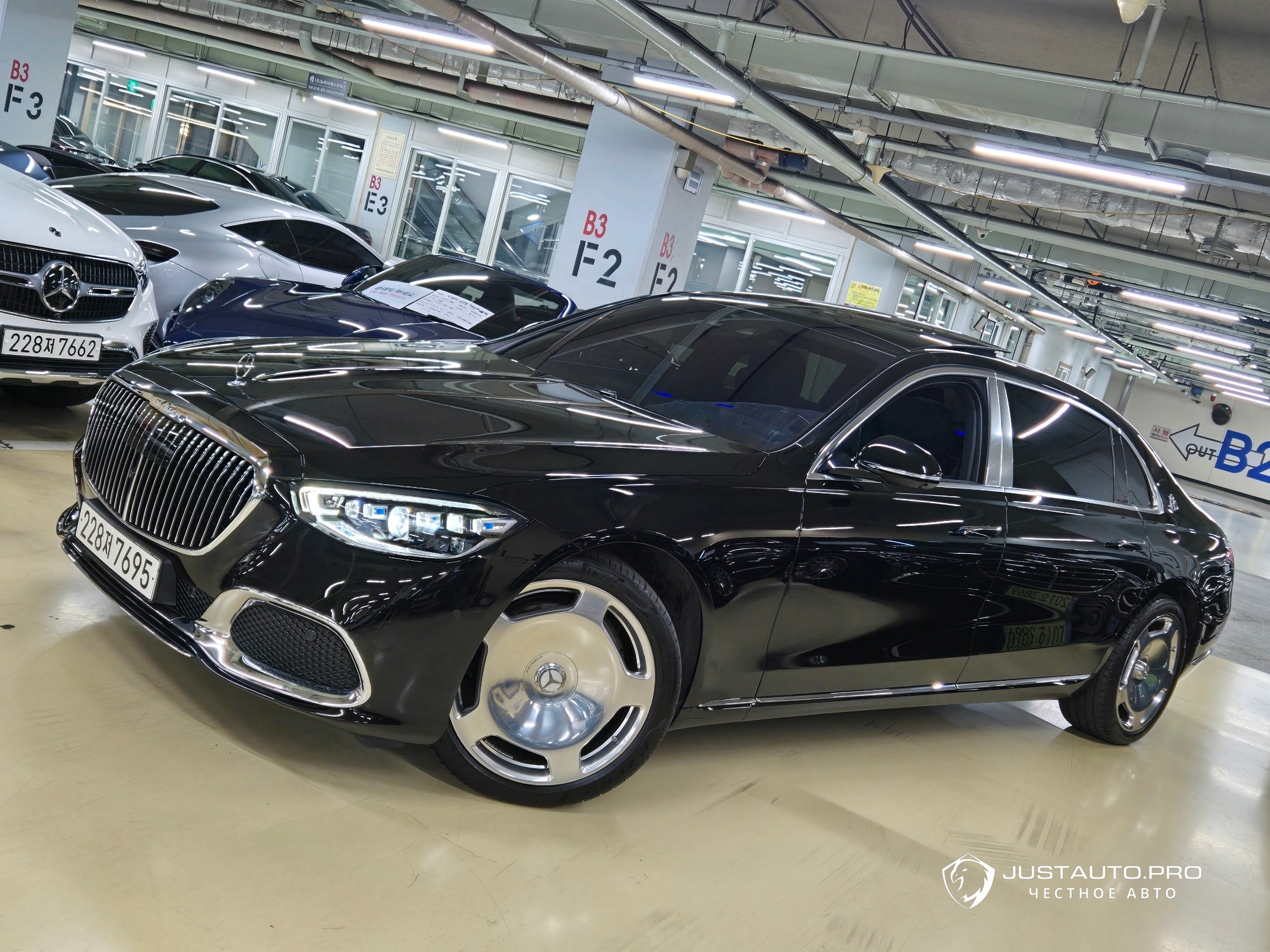 Автомобиль Mercedes-Benz S-Class