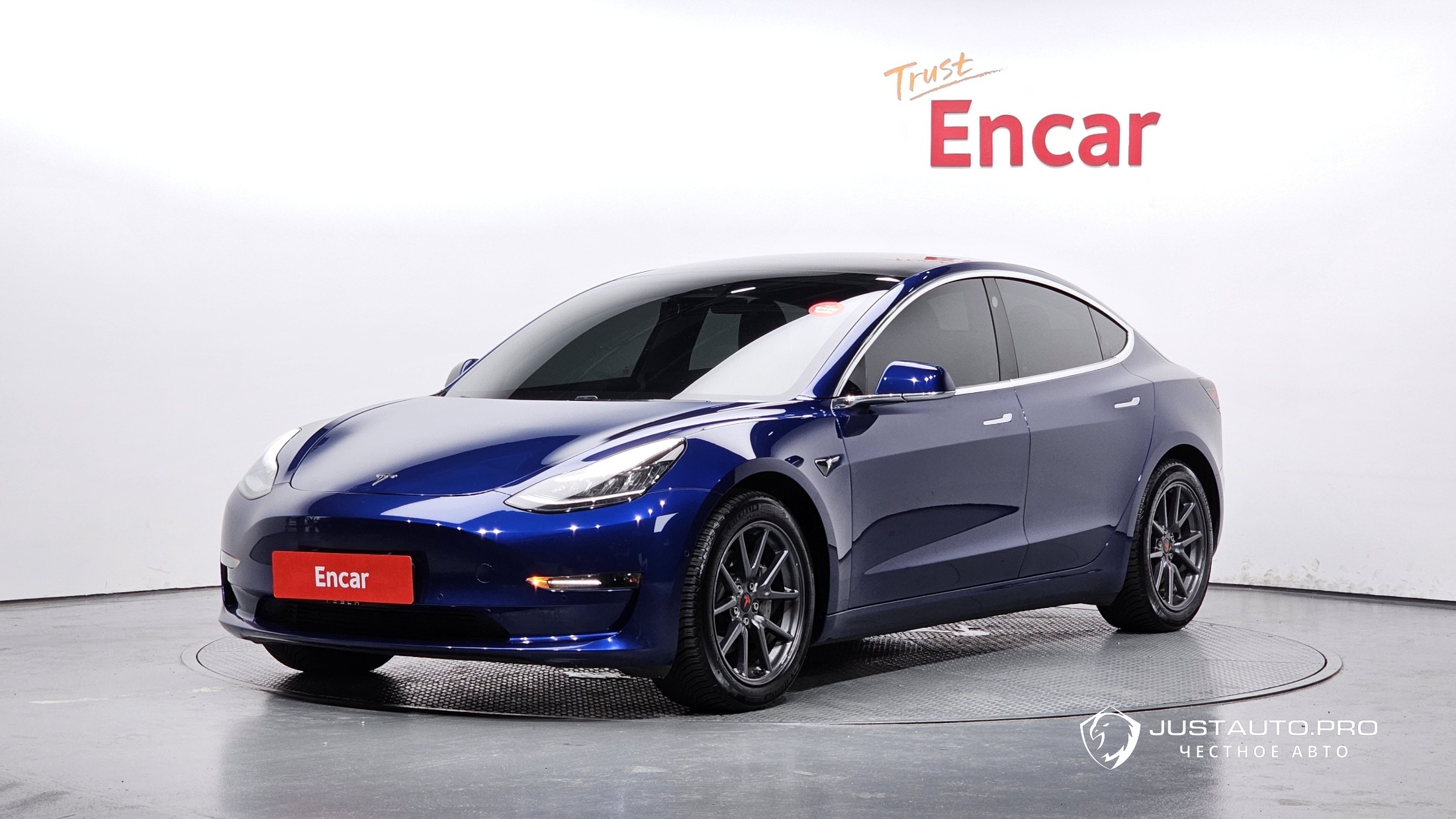 Автомобиль Tesla Model 3