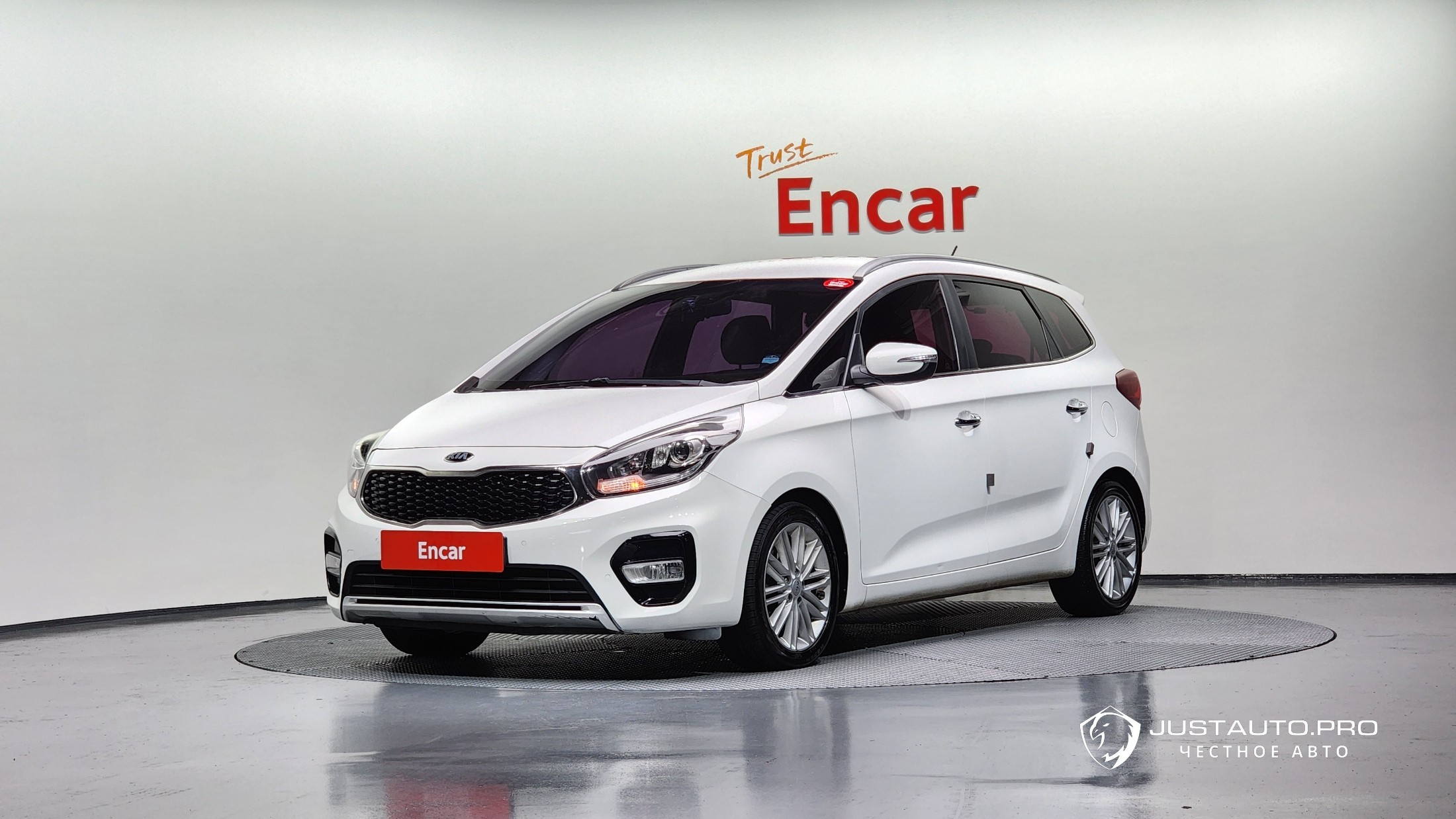 Автомобиль Kia Carens