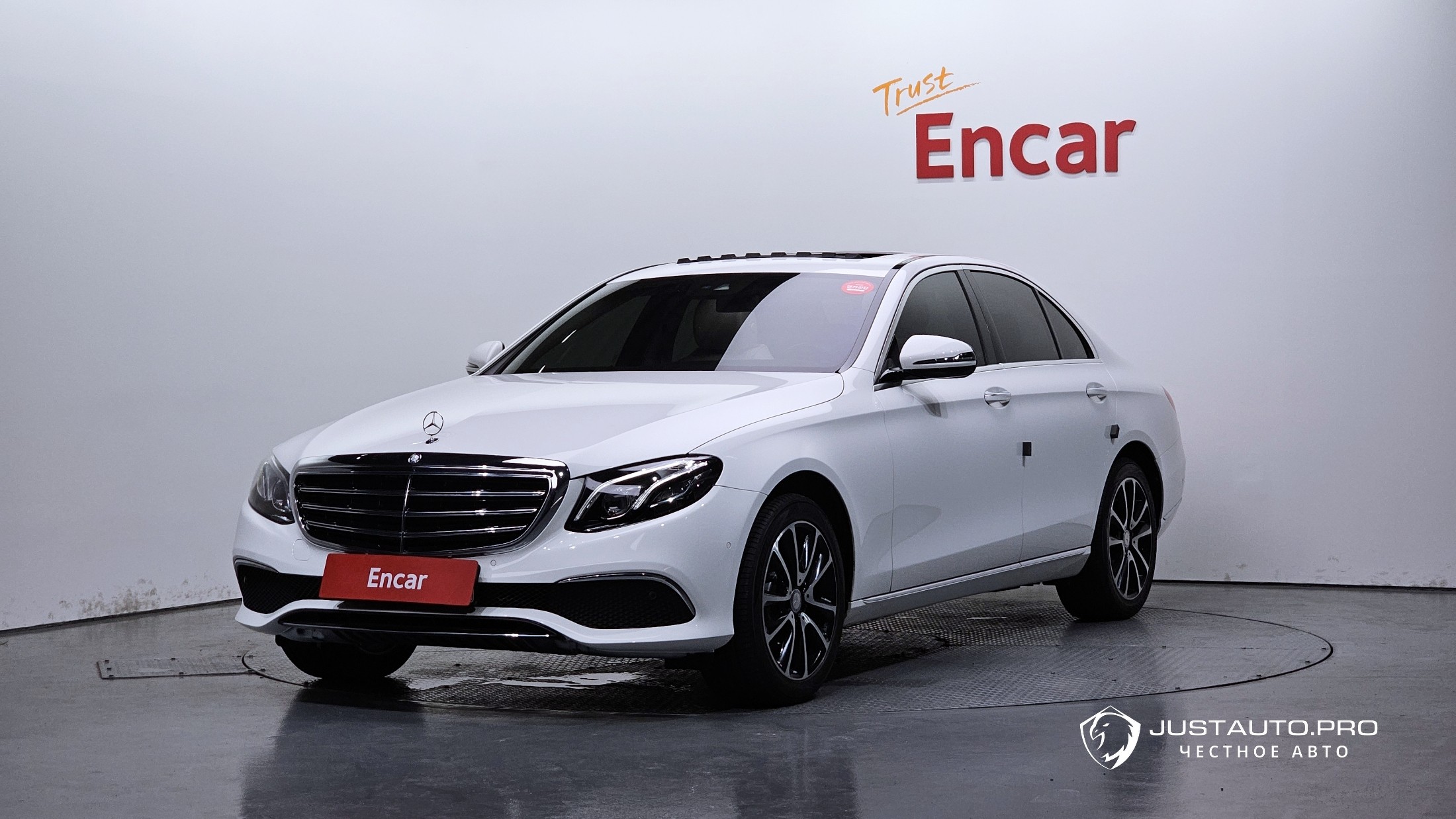 Автомобиль Mercedes-Benz E-Class