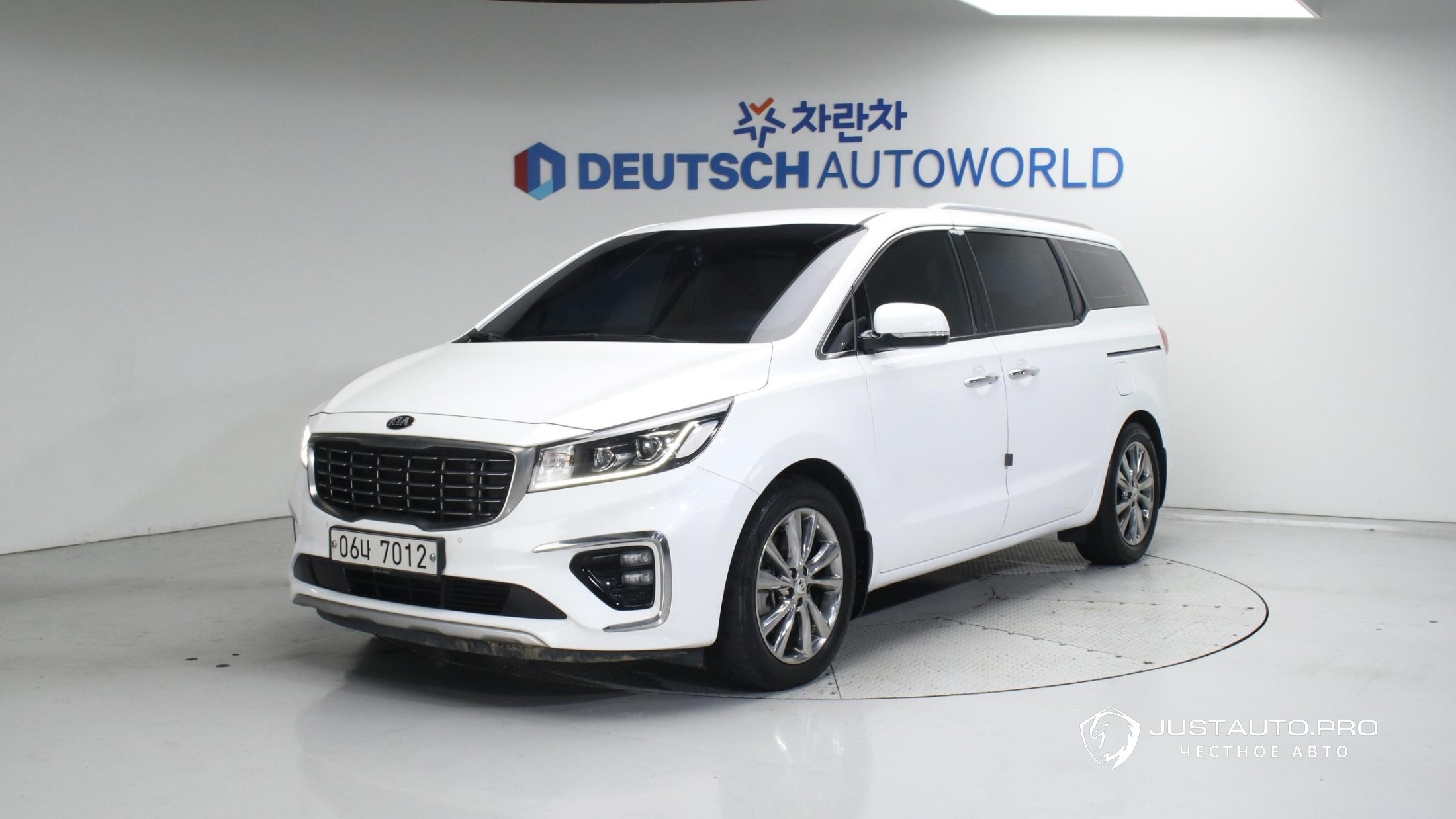 Автомобиль Kia Canival