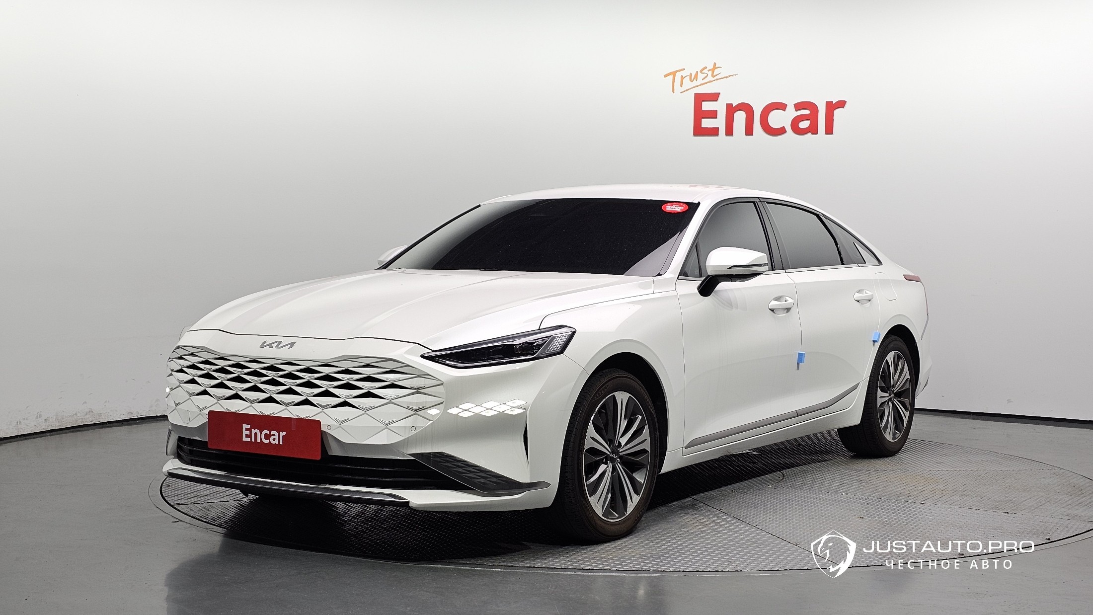 Автомобиль Kia K8