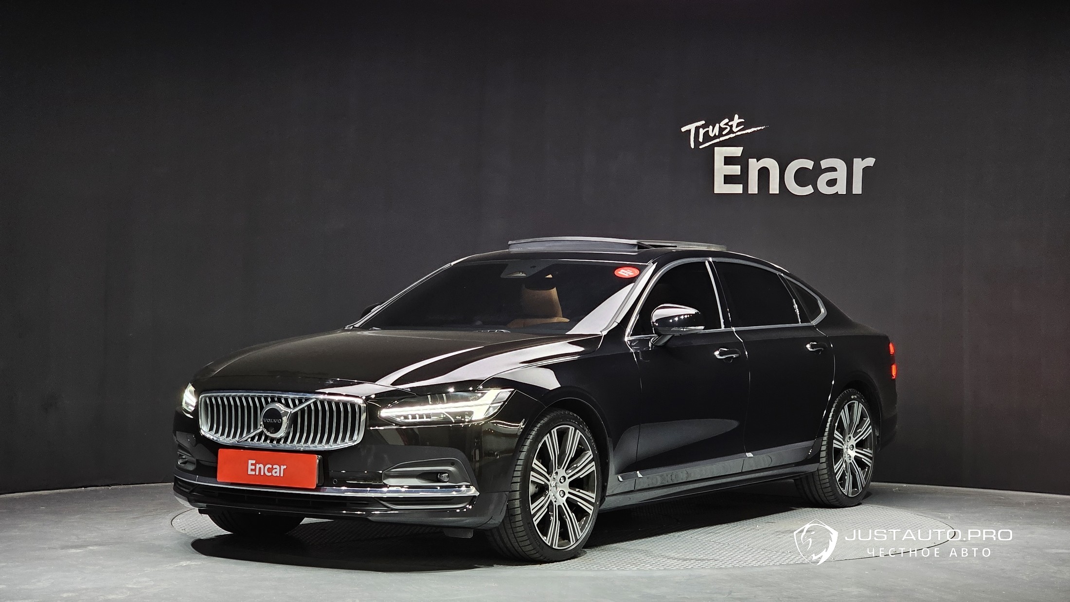 Автомобиль Volvo S90