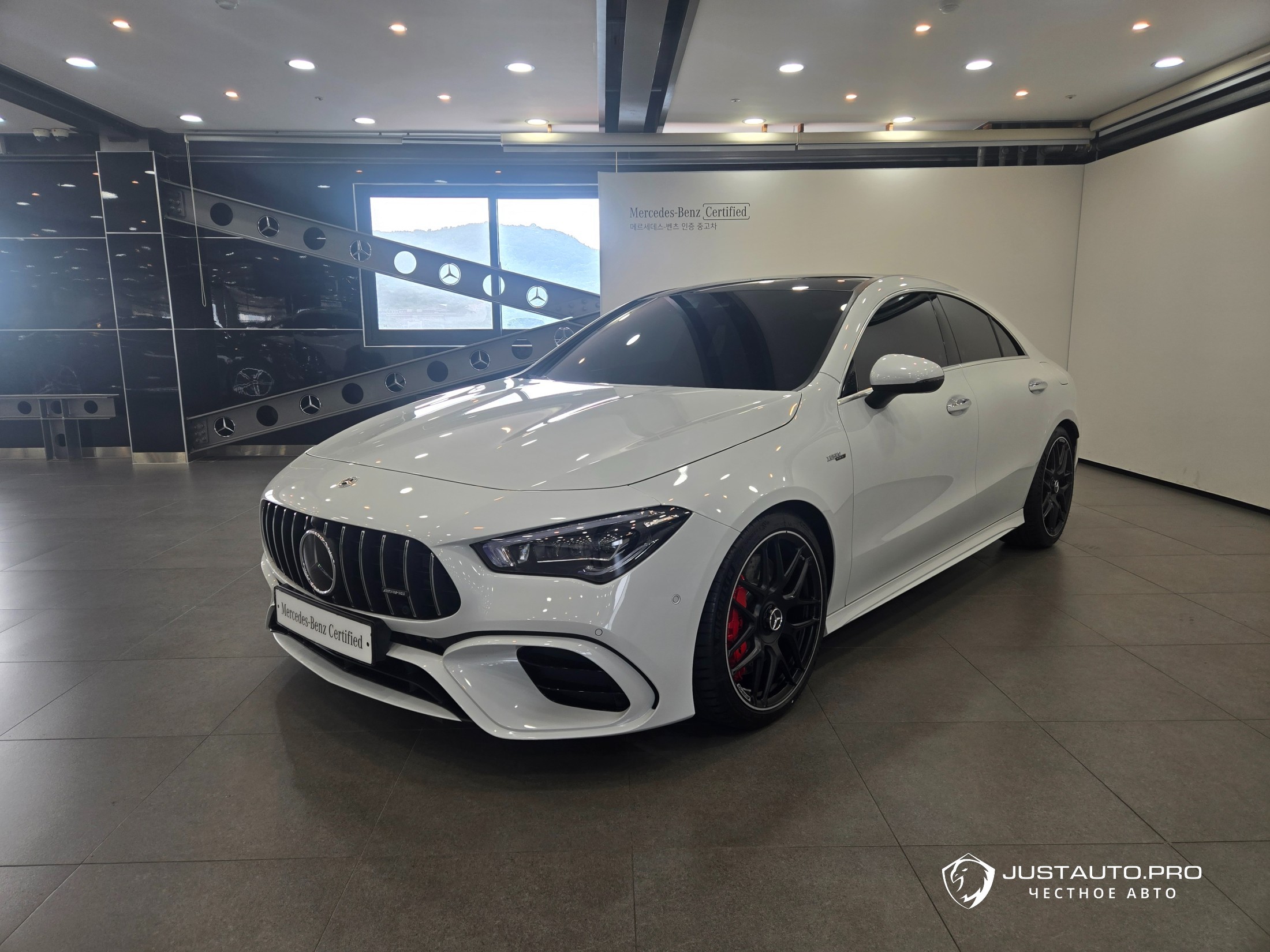 Автомобиль Mercedes-Benz CLA-Class