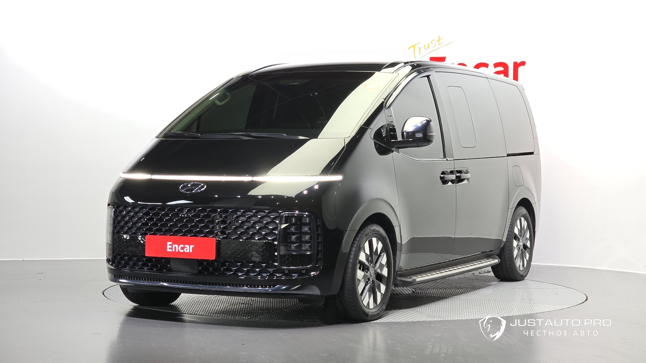 Автомобиль Hyundai Staria