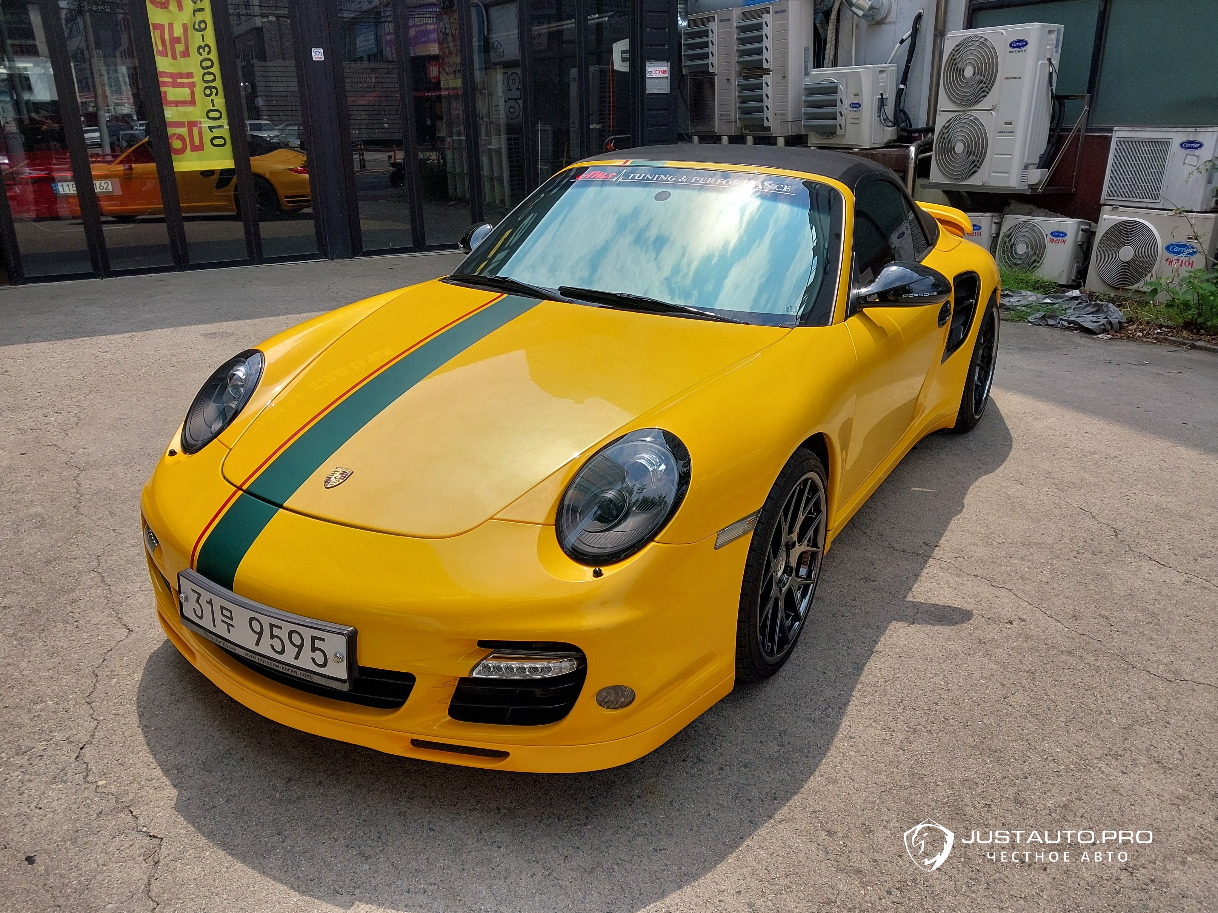 Автомобиль Porsche 911