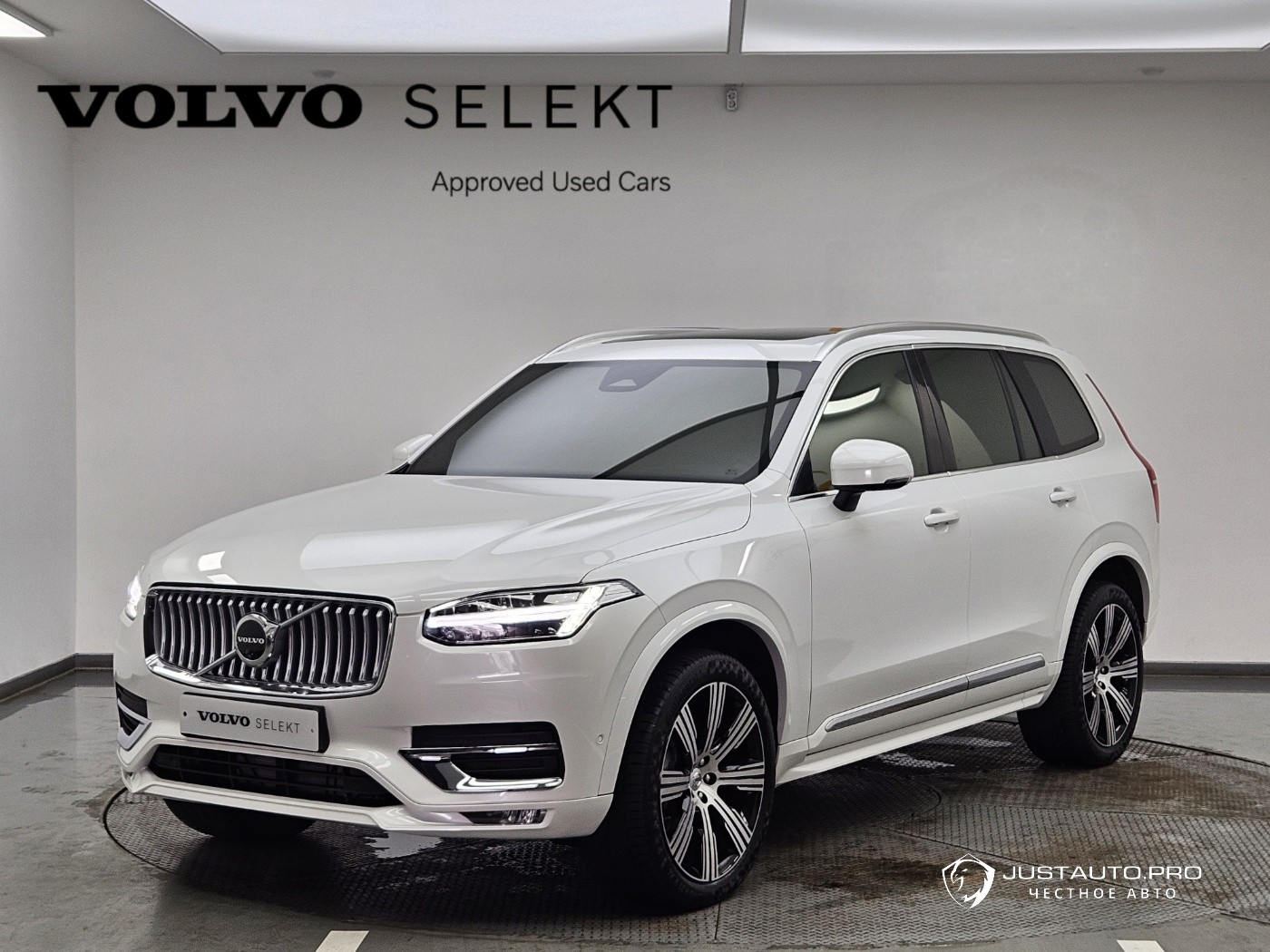 Автомобиль Volvo XC90