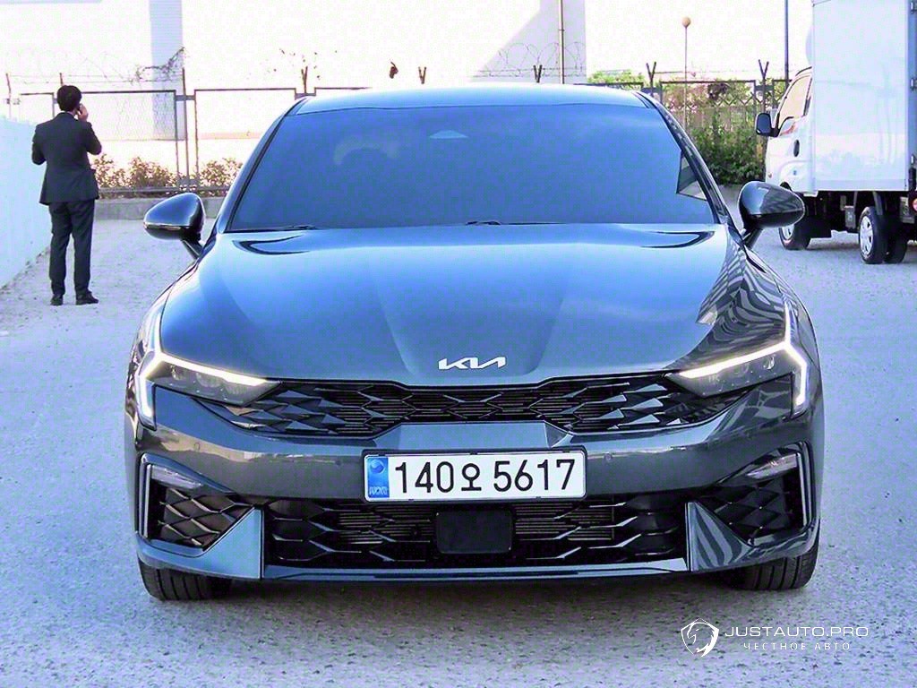 Автомобиль Kia K5