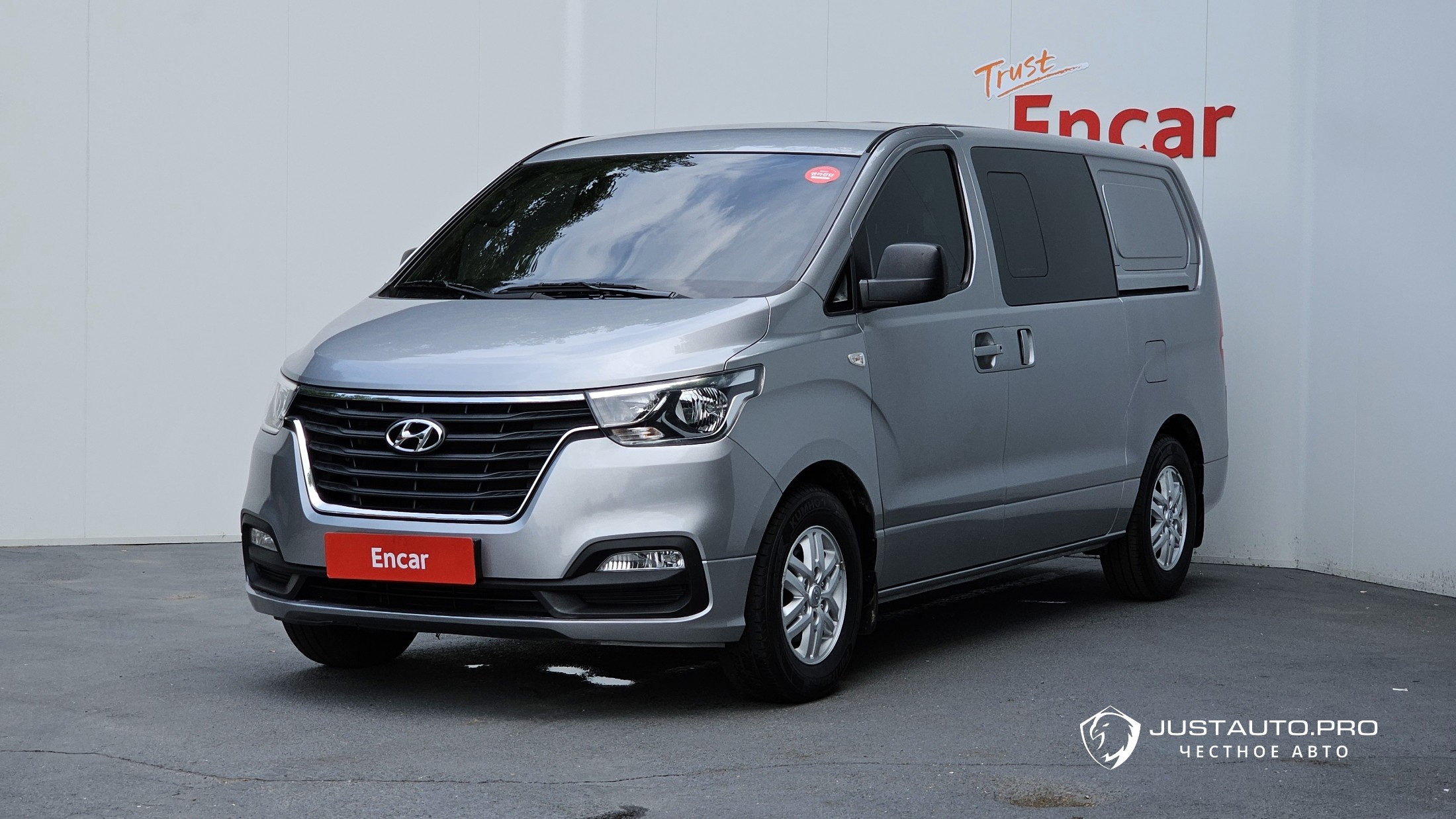 Автомобиль Hyundai Starex