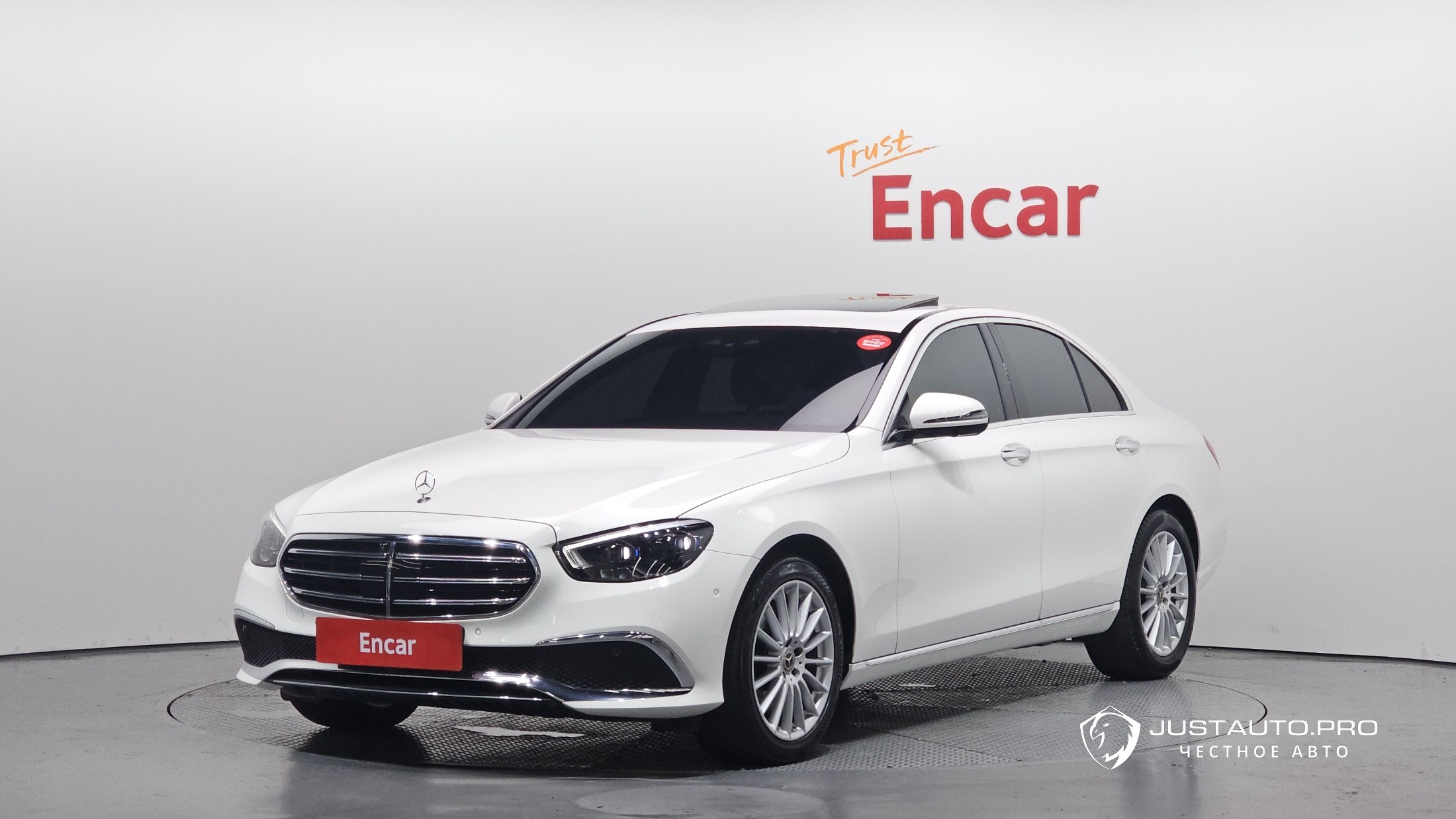 Автомобиль Mercedes-Benz E-Class