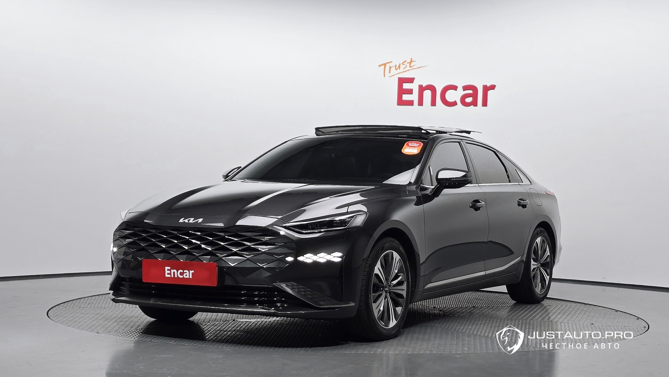 Автомобиль Kia K8