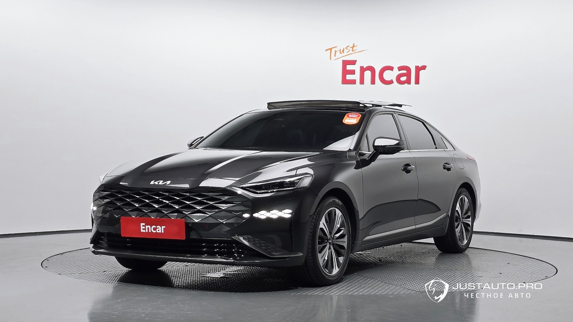 Автомобиль Kia K8