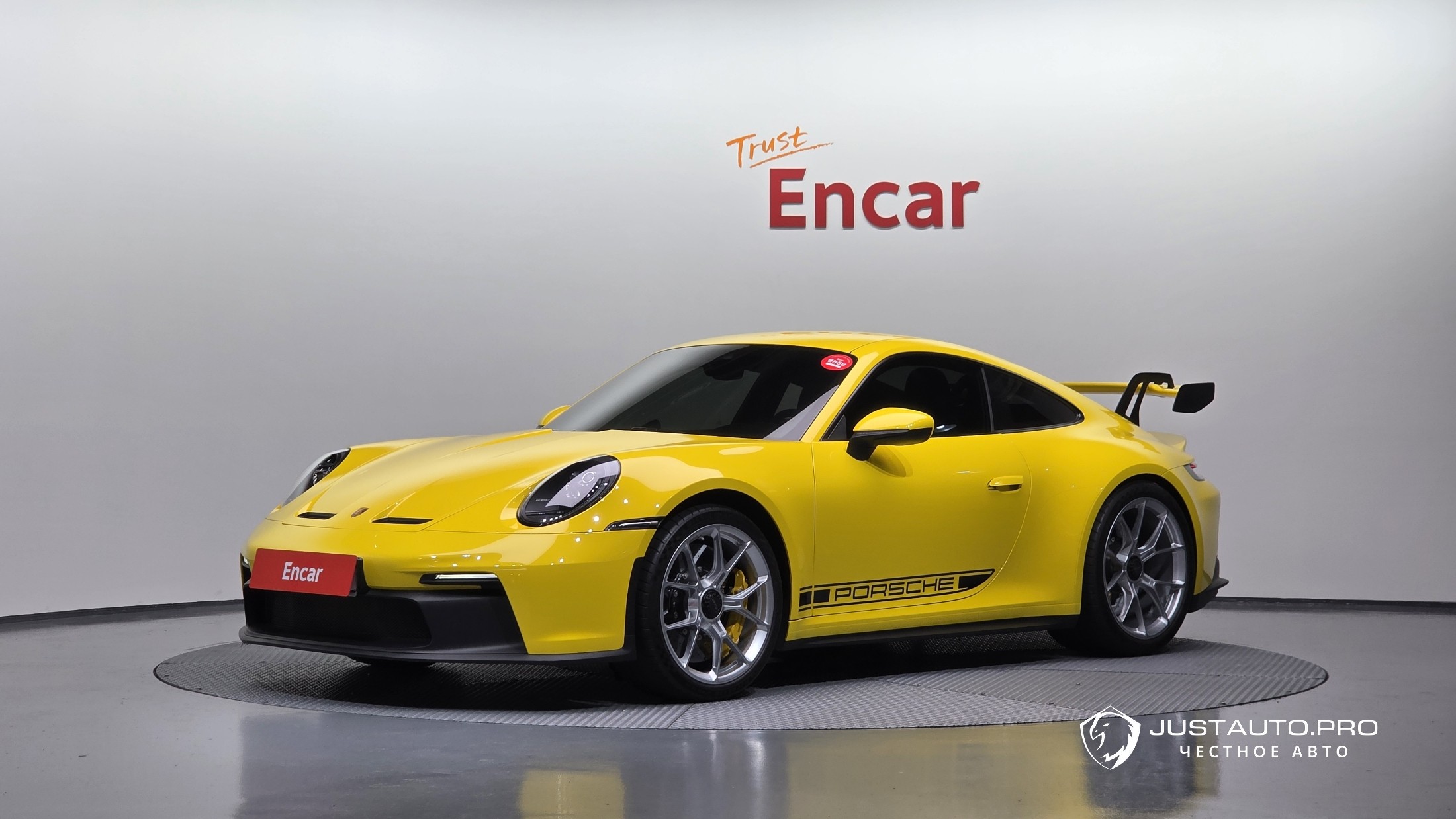 Автомобиль Porsche 911