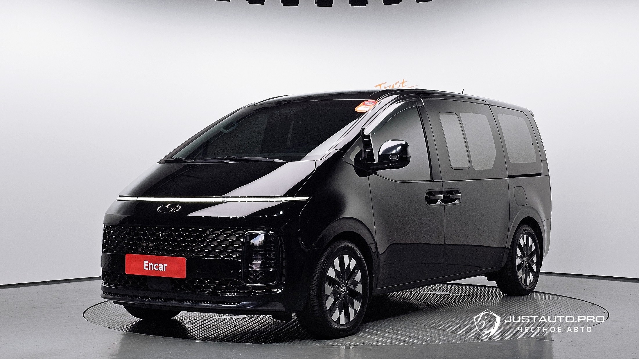 Автомобиль Hyundai Staria