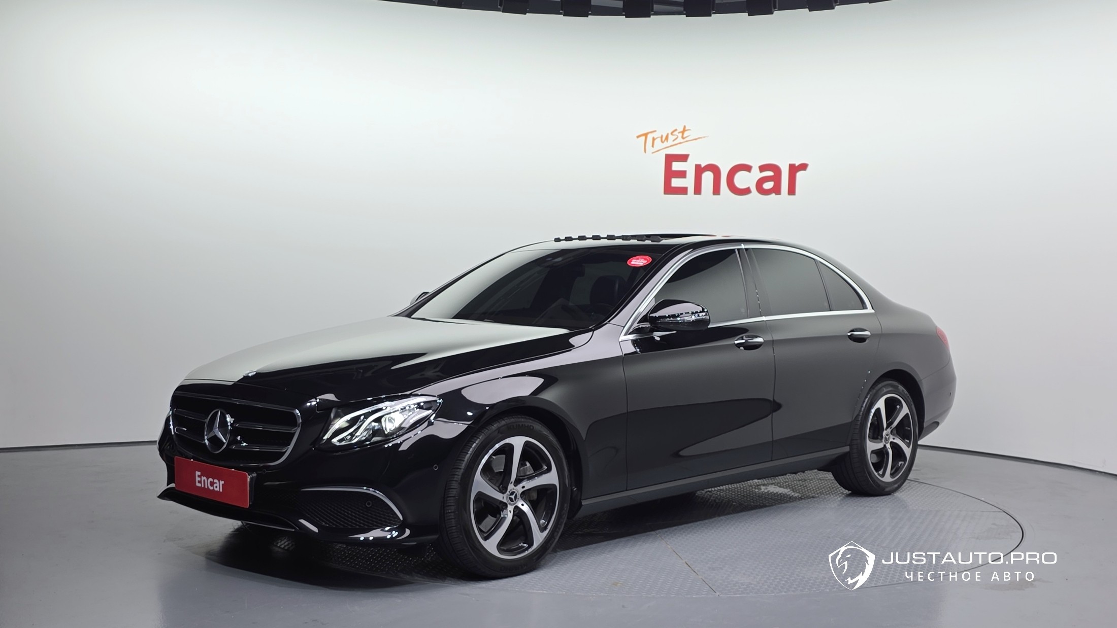 Автомобиль Mercedes-Benz E-Class