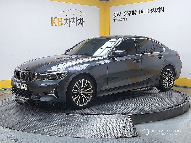 Автомобиль BMW 3-Series