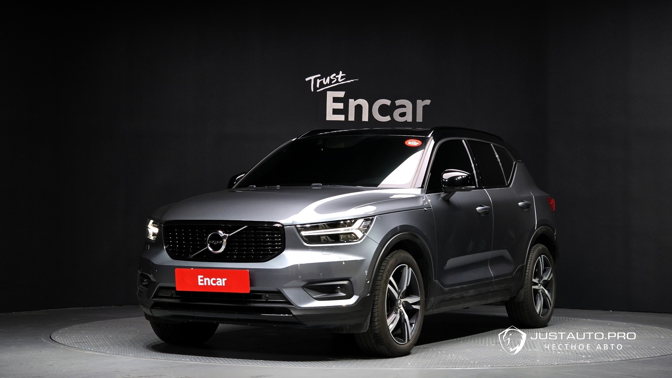 Автомобиль Volvo XC40