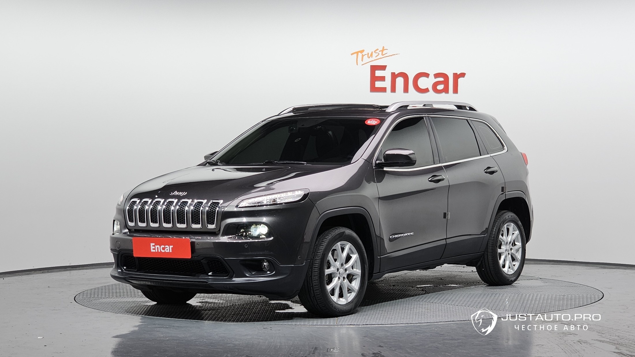 Автомобиль Jeep Cherokee