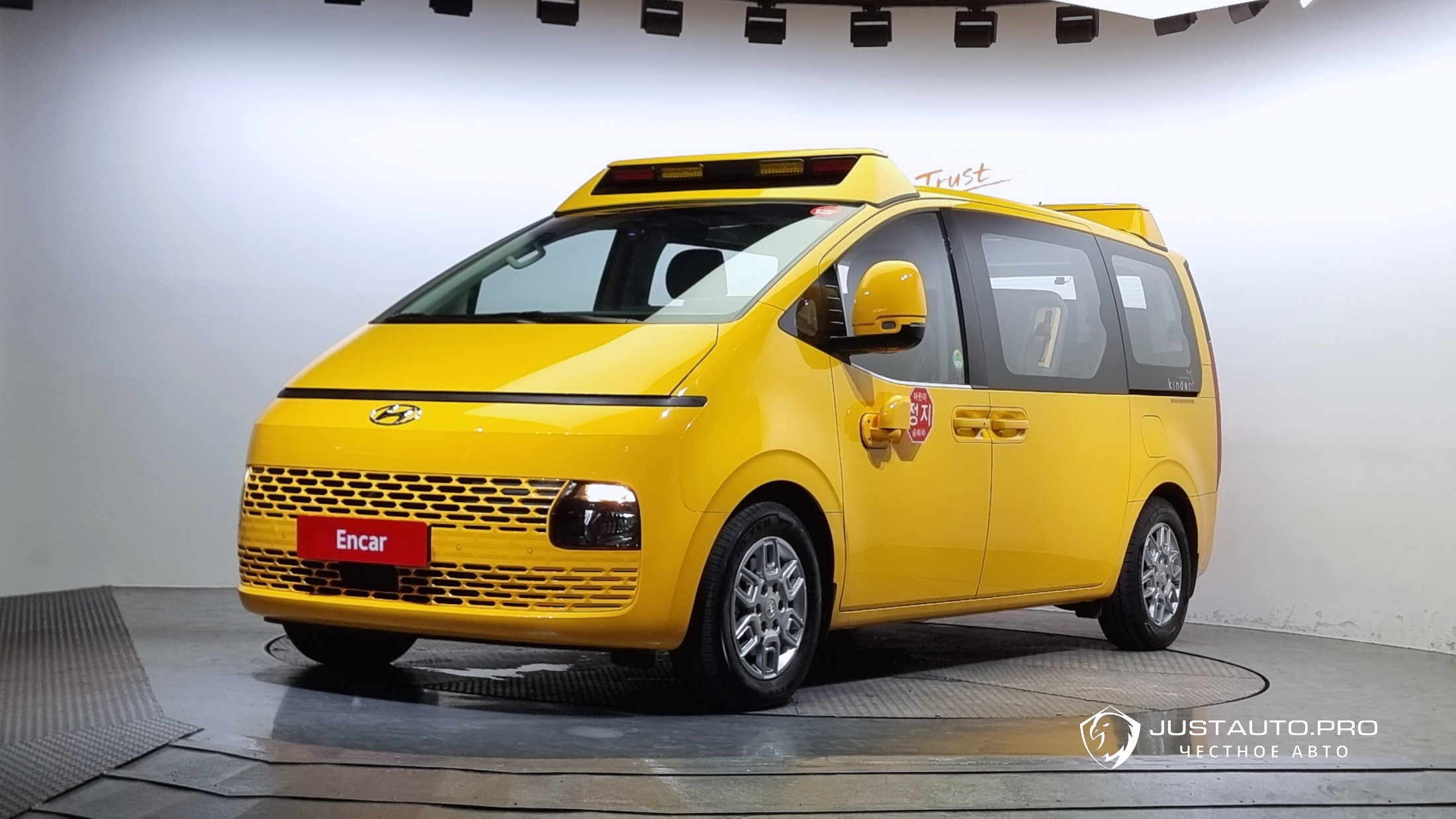Автомобиль Hyundai Staria