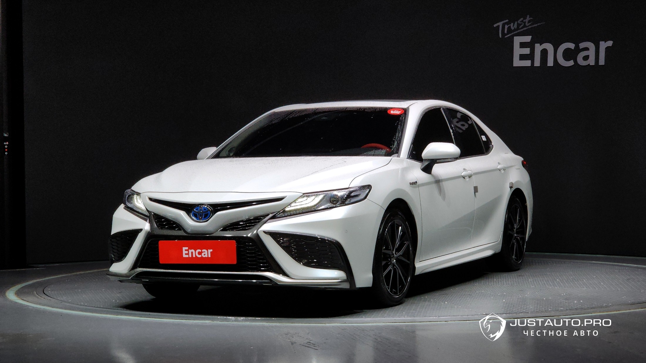 Автомобиль Toyota Camry