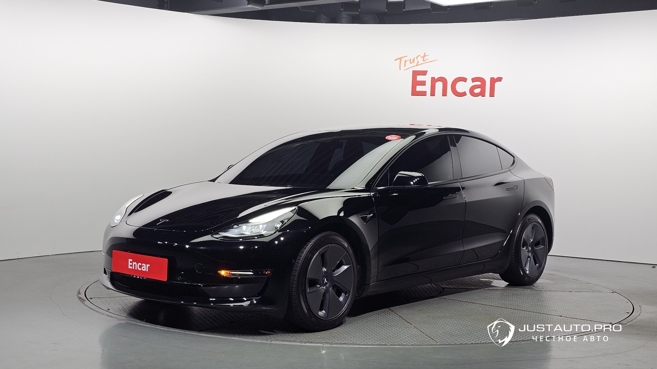 Автомобиль Tesla Model 3