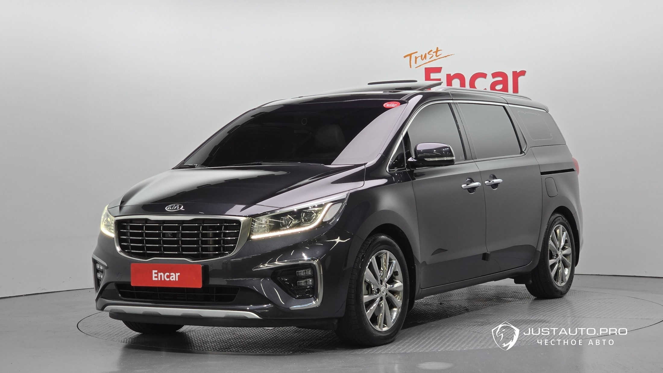Автомобиль Kia Canival