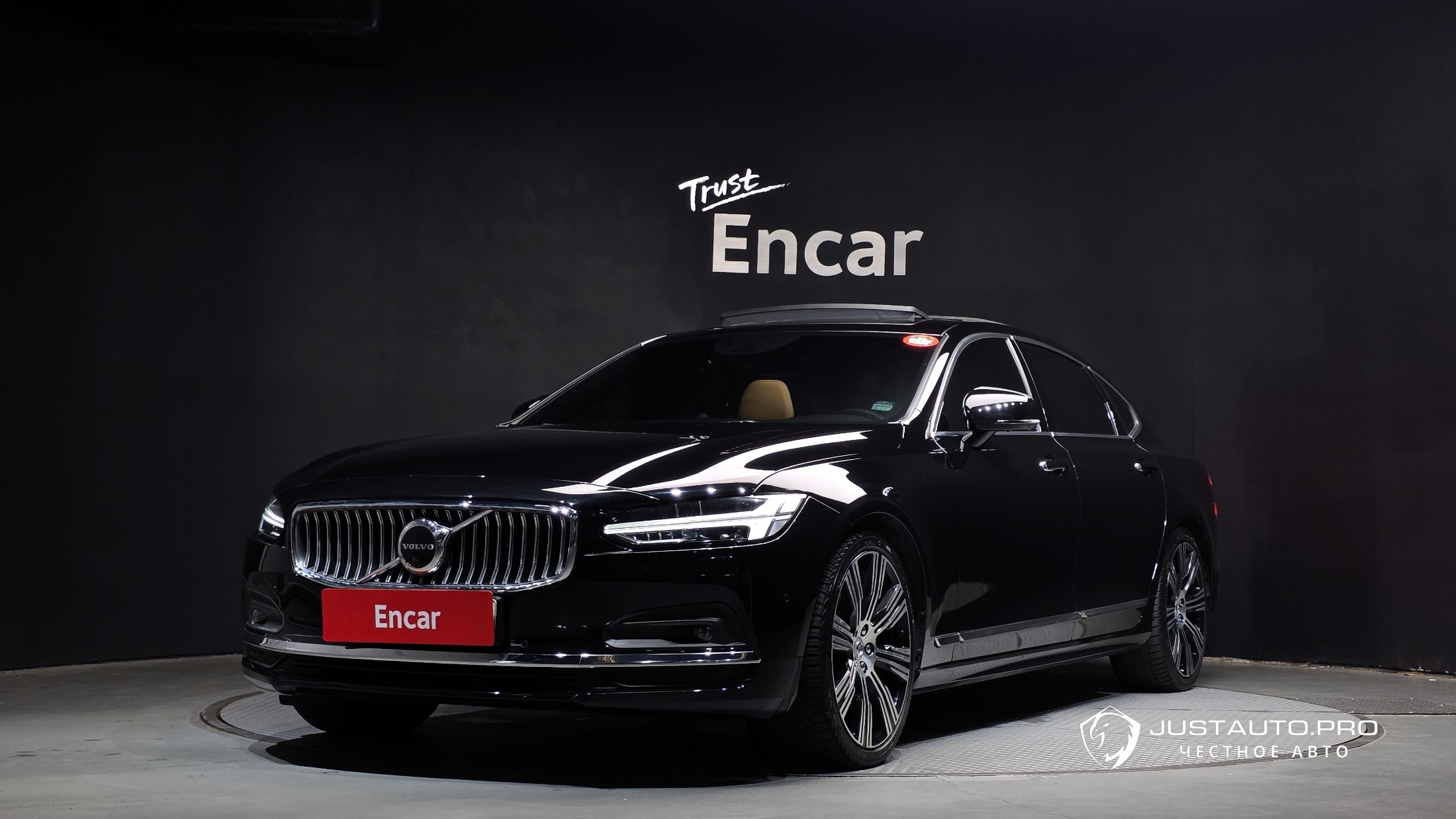 Автомобиль Volvo S90