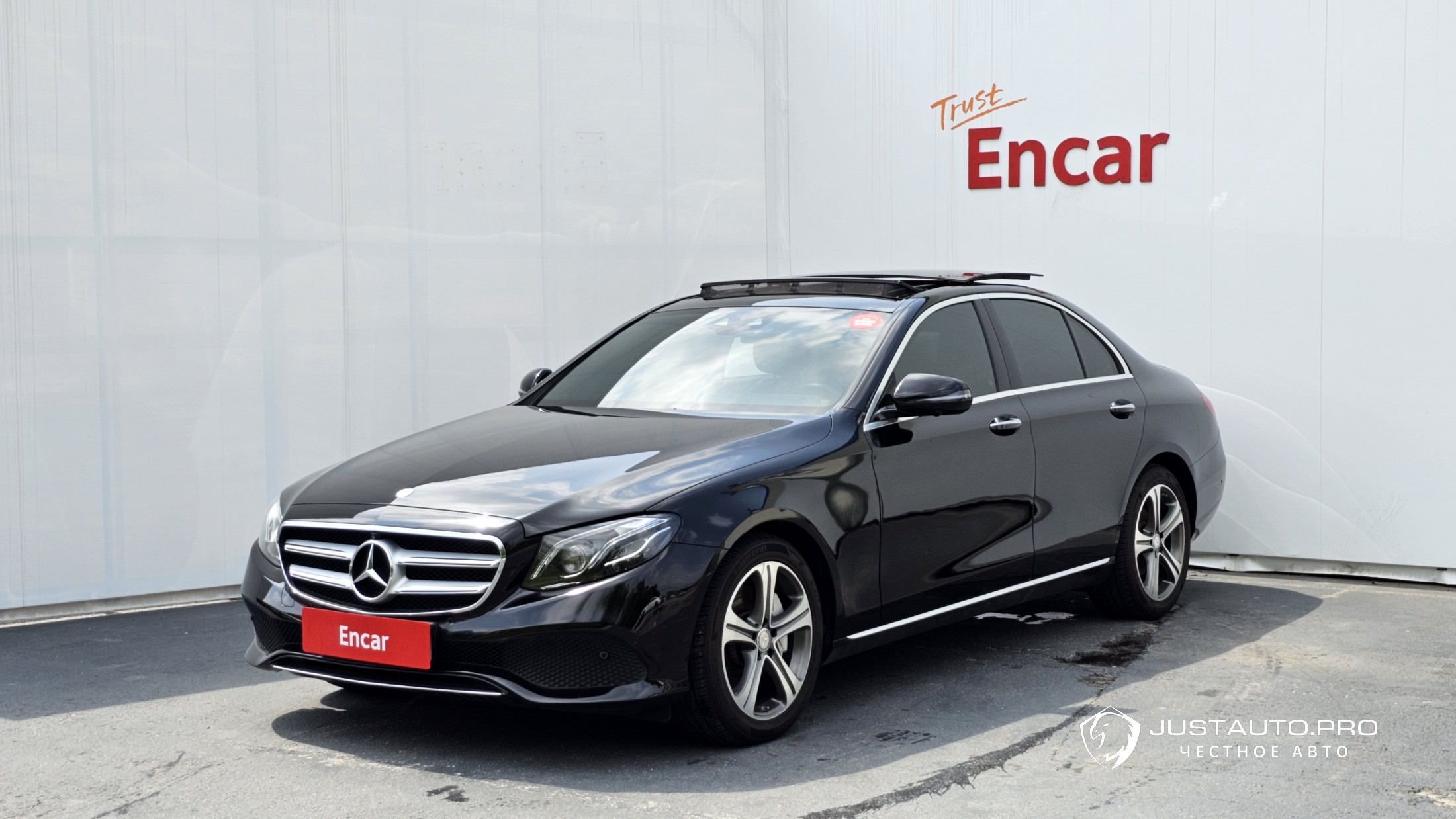 Автомобиль Mercedes-Benz E-Class
