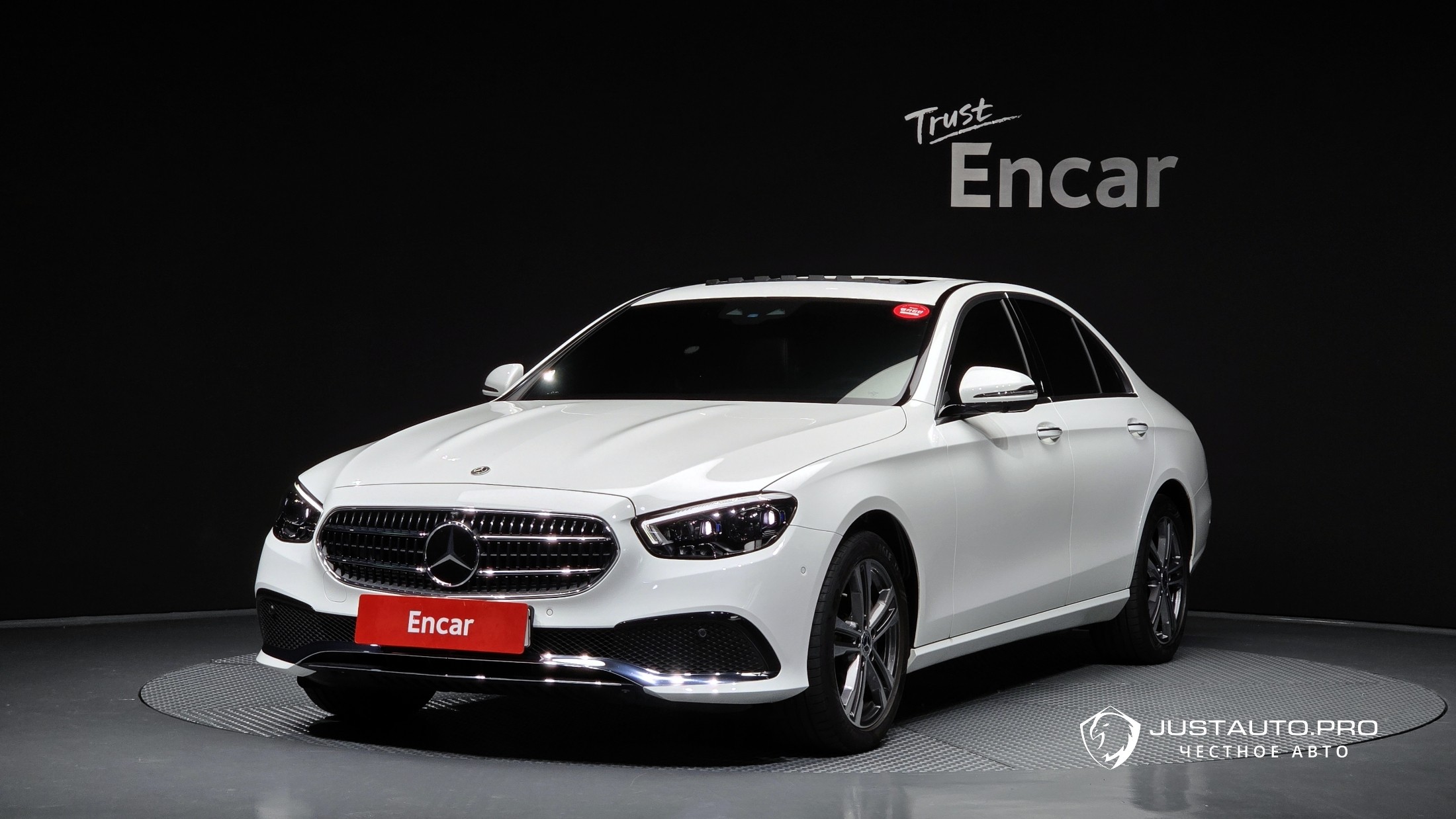 Автомобиль Mercedes-Benz E-Class